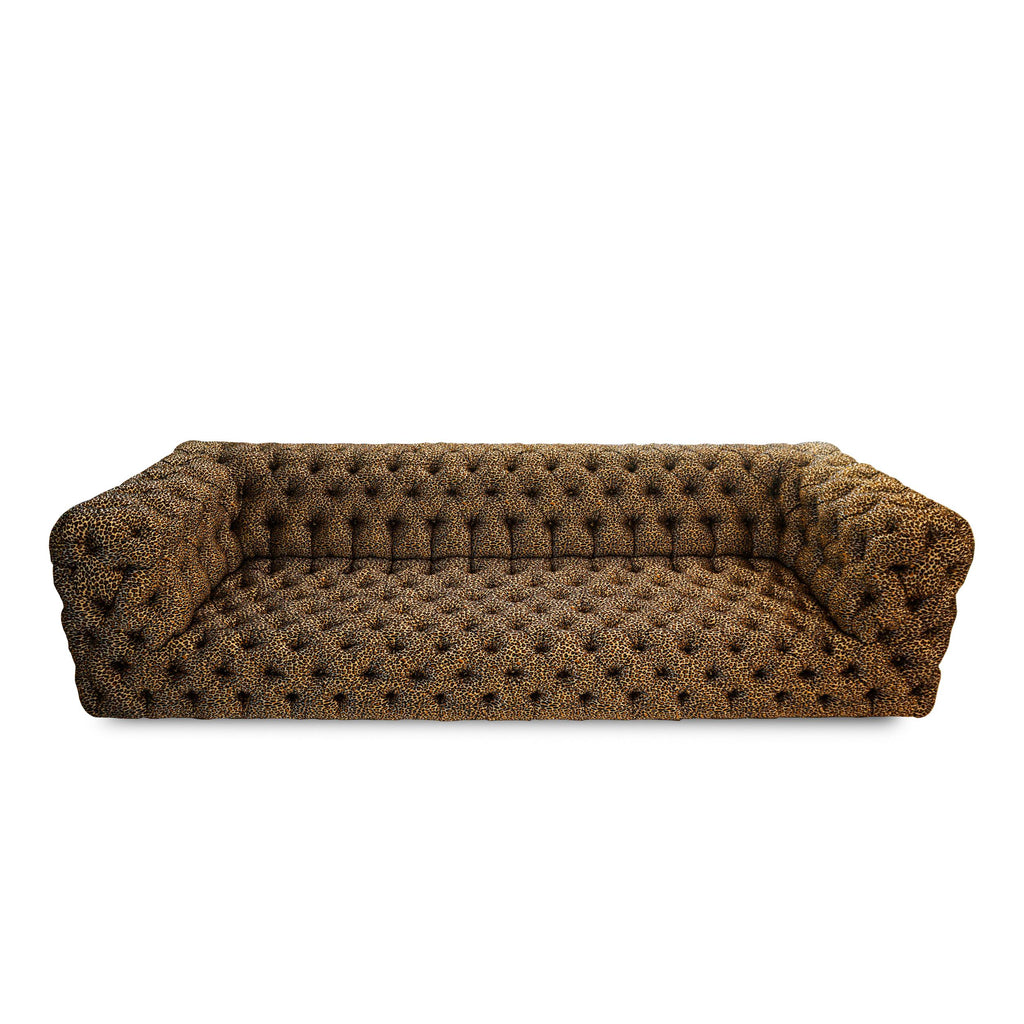 https://a.1stdibscdn.com/tufted-leopard-print-sofa-for-sale-picture-8/f_21233/1621350923351/4_master.jpg