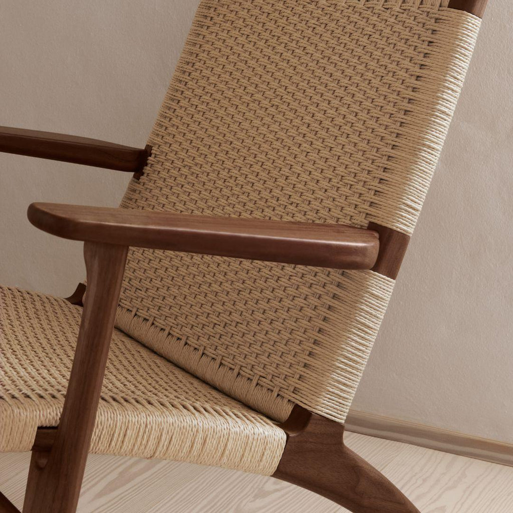 https://a.1stdibscdn.com/hans-j-wegner-ch25-chair-in-walnut-oil-papercord-for-carl-hansen-son-for-sale-picture-4/f_14472/f_316522321670534986679/4_master.jpg