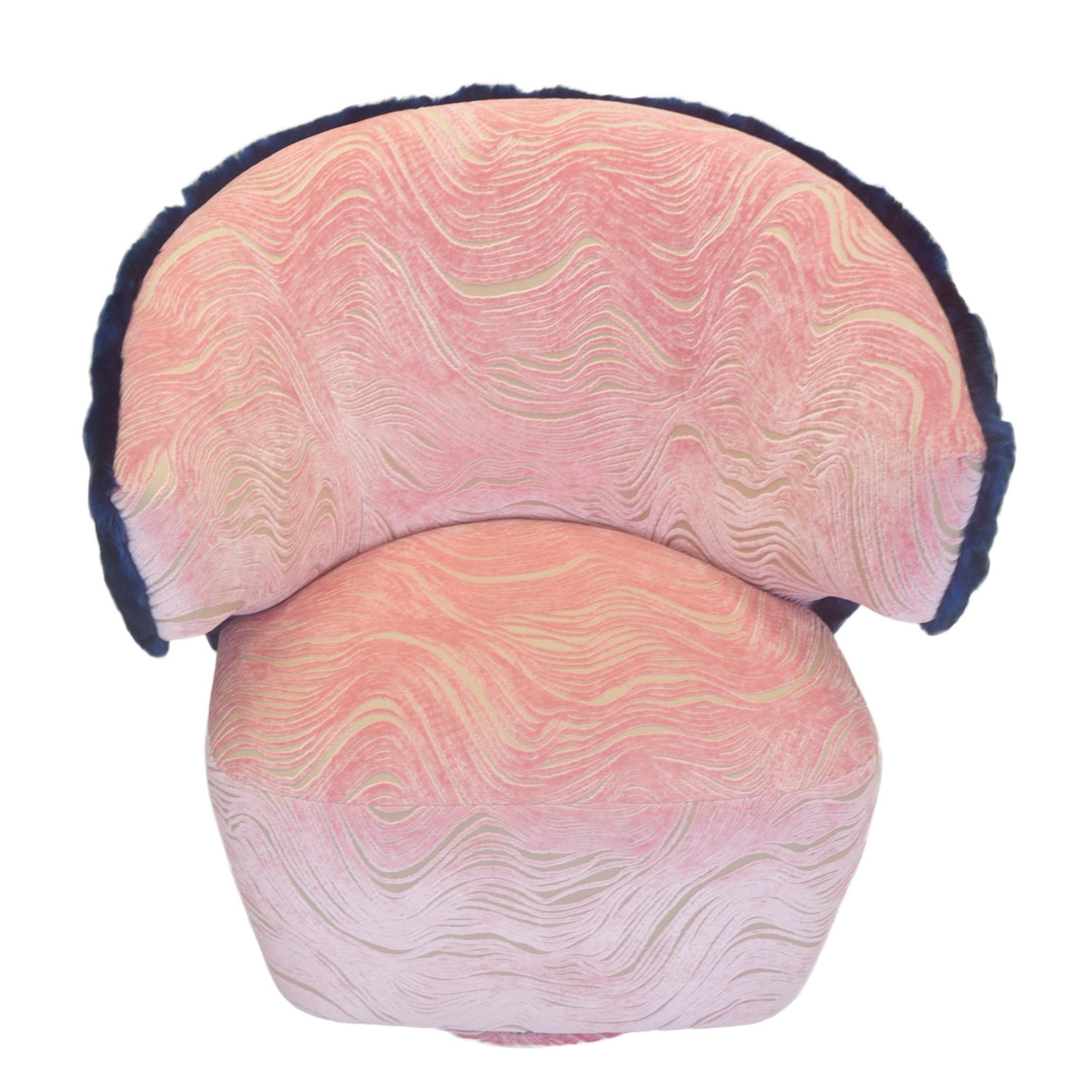 https://a.1stdibscdn.com/modern-winged-swivel-chair-with-pink-cut-velvet-and-cobalt-faux-fur-for-sale-picture-4/f_21233/f_223742321612286679981/4_master.jpg
