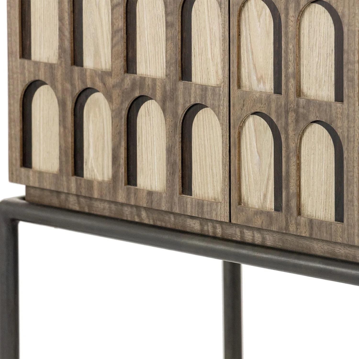 https://a.1stdibscdn.com/geometric-two-doors-cabinet-in-aged-eucalyptus-wood-oxidized-brass-structure-for-sale-picture-5/f_27693/f_460722221753866730432/4_master.jpg