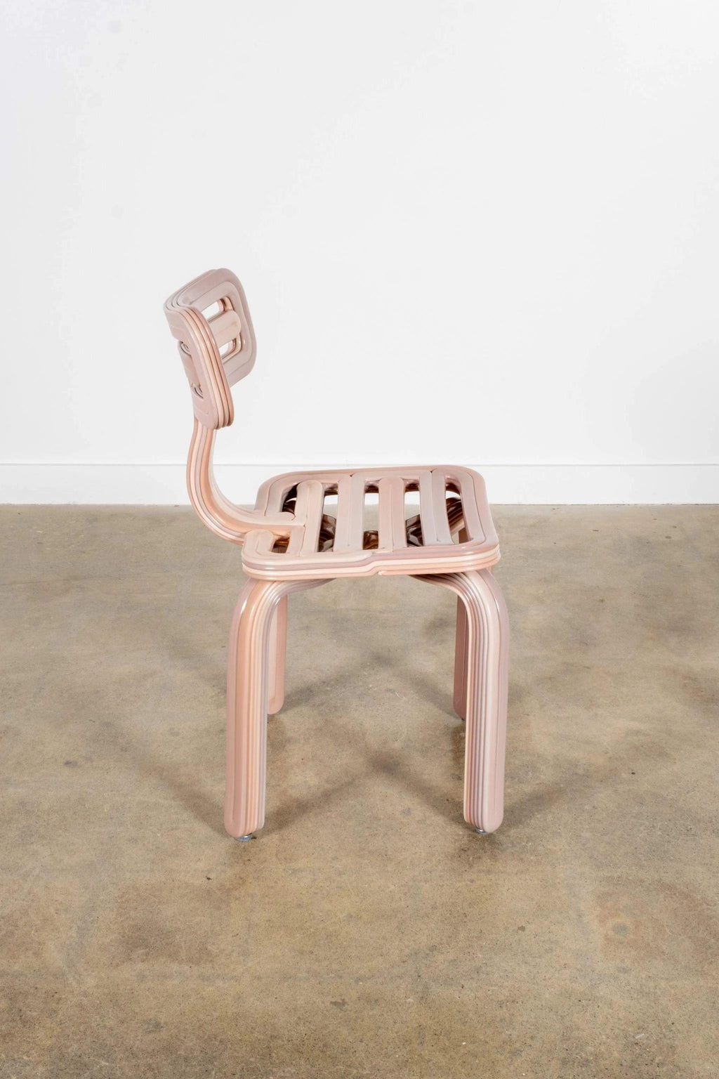 https://a.1stdibscdn.com/kooij-chubby-chair-in-potters-pink-by-dirk-van-der-kooij-for-sale-picture-2/f_105062/f_469214021759538298360/4_master.jpg