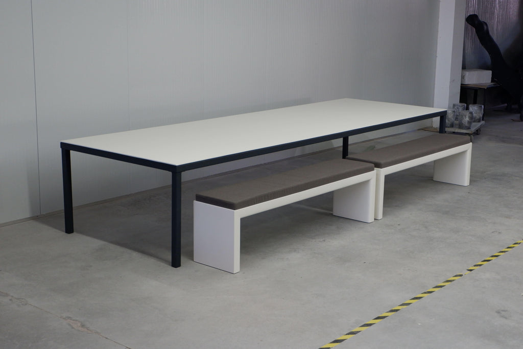 https://a.1stdibscdn.com/outdoor-dining-table-in-custom-lacquer-colors-for-sale-picture-7/f_27693/f_308283421666039668184/4m_SIERRA_Dining_Table_master.jpg