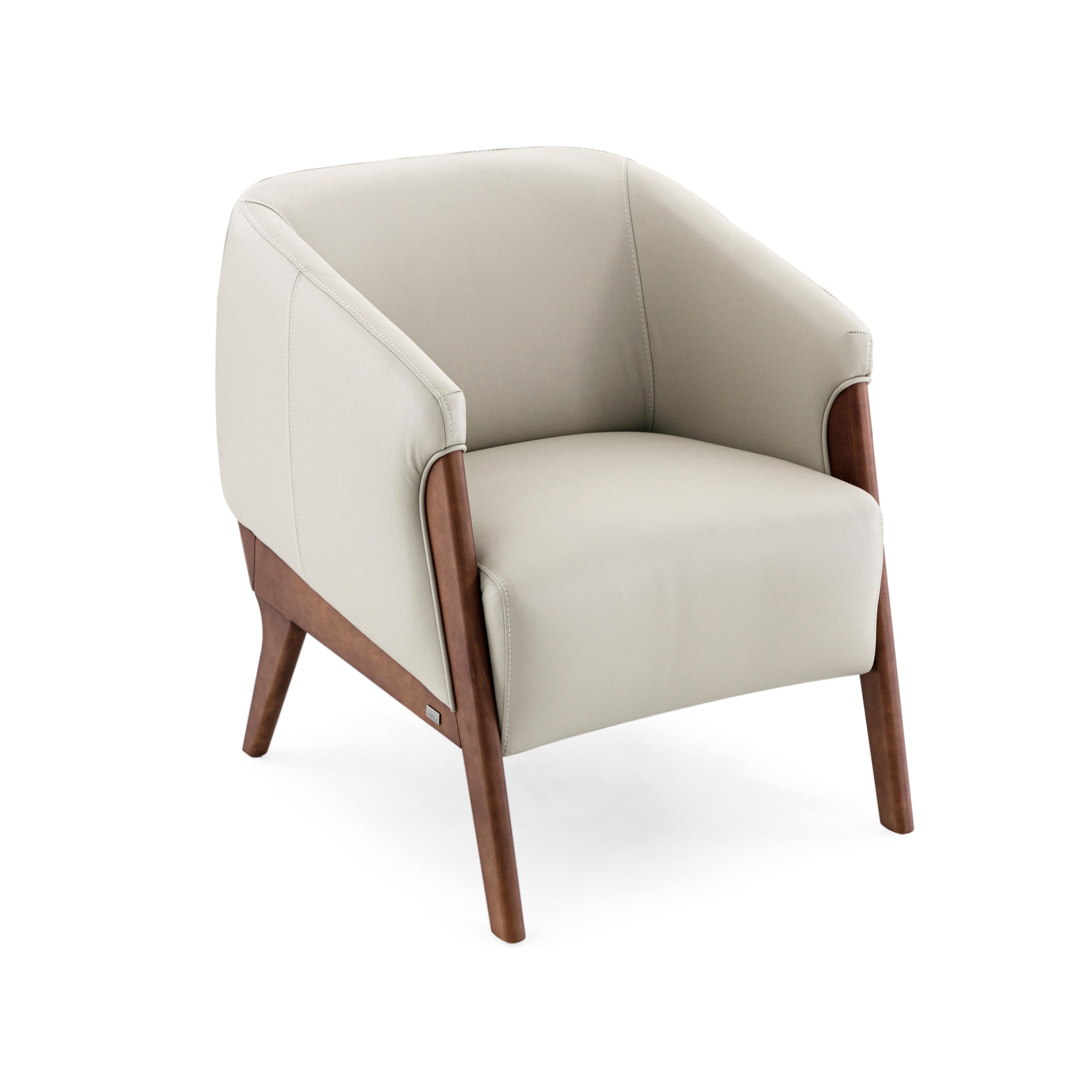 https://a.1stdibscdn.com/abra-armchair-in-white-leather-and-walnut-finish-for-sale-picture-6/f_52822/f_274326421645137190394/50115307_POLTRONA_MAD_9803_ABRA_973_COU_G5_149TC_EXP_06_master.JPG