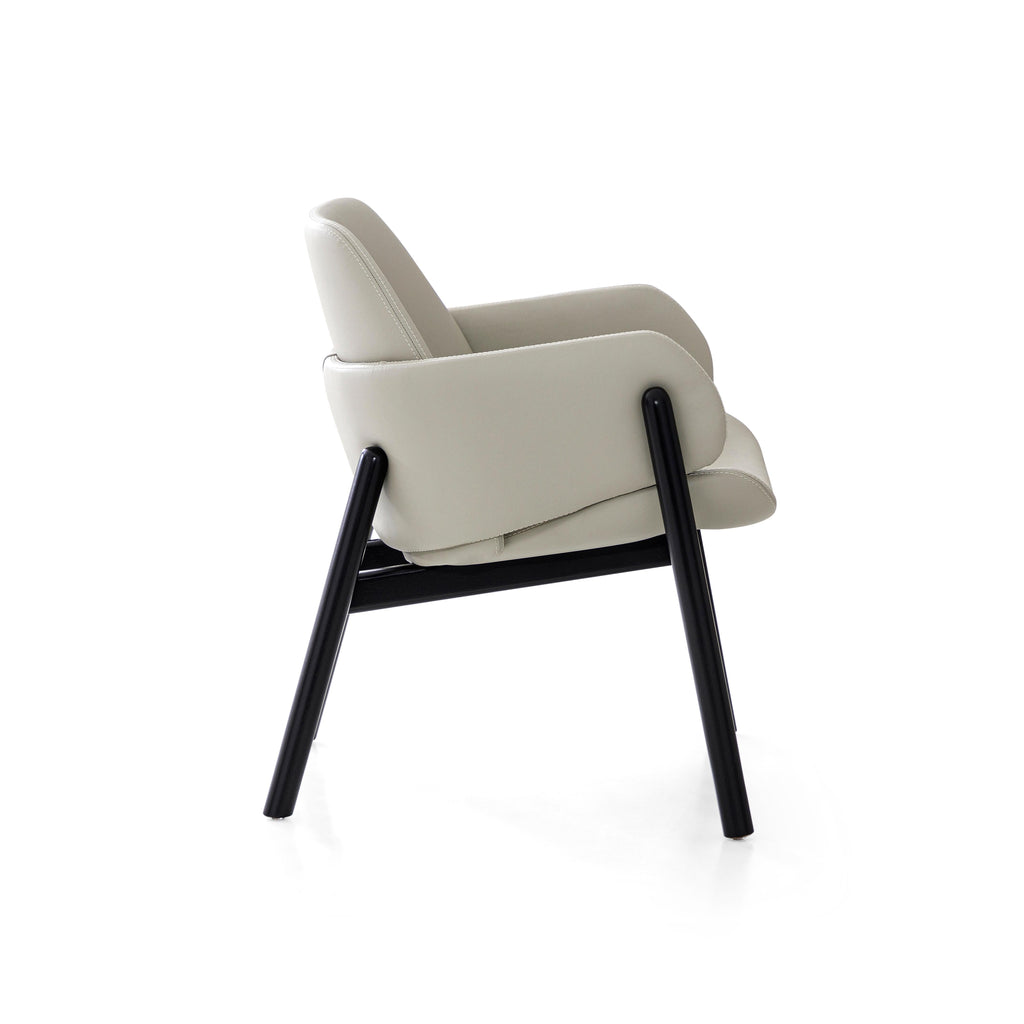 https://a.1stdibscdn.com/above-chair-in-off-white-leather-and-black-painted-frame-for-sale-picture-2/f_52822/f_284221221651083507379/50115448_POLTRONA_MAD_9817_ABOVE_077TC_973_COU_G5_973_COU_G5_EXP_03_master.JPG