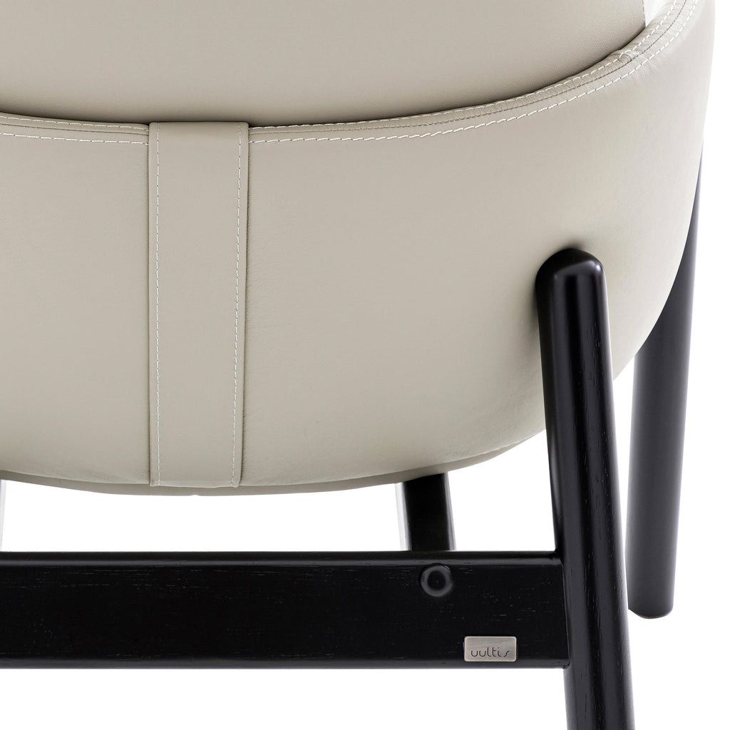 https://a.1stdibscdn.com/above-chair-in-off-white-leather-and-black-painted-frame-for-sale-picture-5/f_52822/f_284221221651083507992/50115448_POLTRONA_MAD_9817_ABOVE_077TC_973_COU_G5_973_COU_G5_EXP_06_master.JPG
