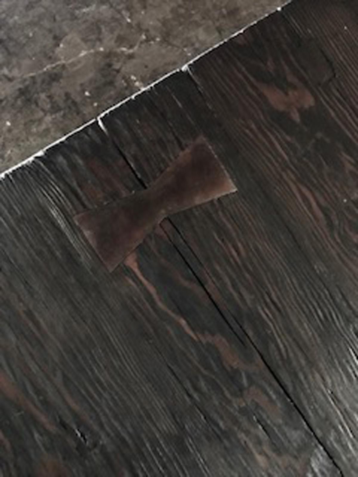 https://a.1stdibscdn.com/dos-gallos-custom-reclaimed-wood-rustic-modern-coffee-table-with-mariposa-for-sale-picture-5/f_7978/f_119020531552331042403/50_175det12_master.jpg
