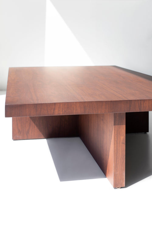 https://a.1stdibscdn.com/bertu-coffee-table-oakley-walnut-coffee-table-walnut-for-sale-picture-2/f_9720/f_473915121762353804766/51474186_Walnut_Coffee_Table_71620732_master.jpeg