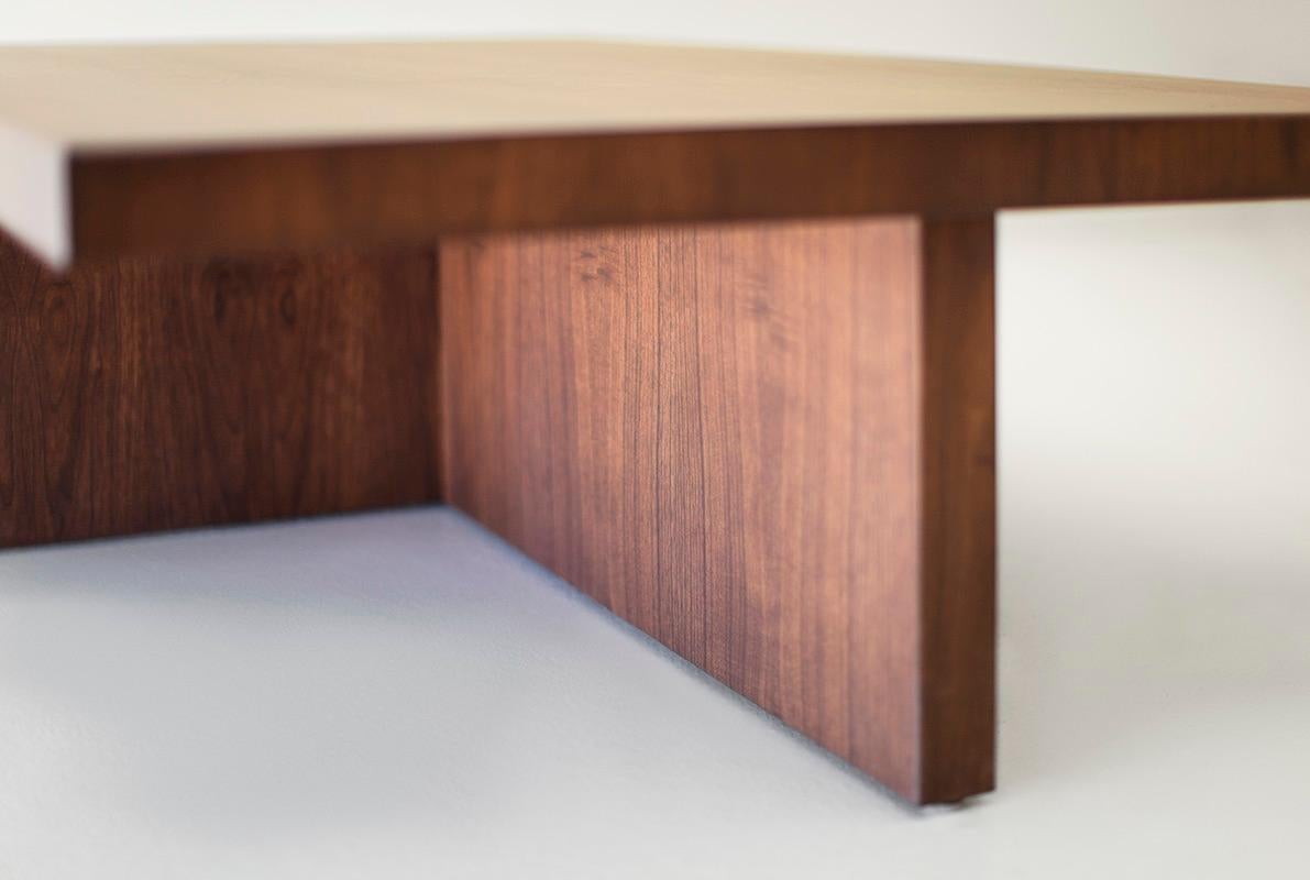https://a.1stdibscdn.com/bertu-coffee-table-oakley-walnut-coffee-table-walnut-for-sale-picture-6/f_9720/f_473915121762353801965/51474186_Walnut_Coffee_Table_71620773_master.jpeg