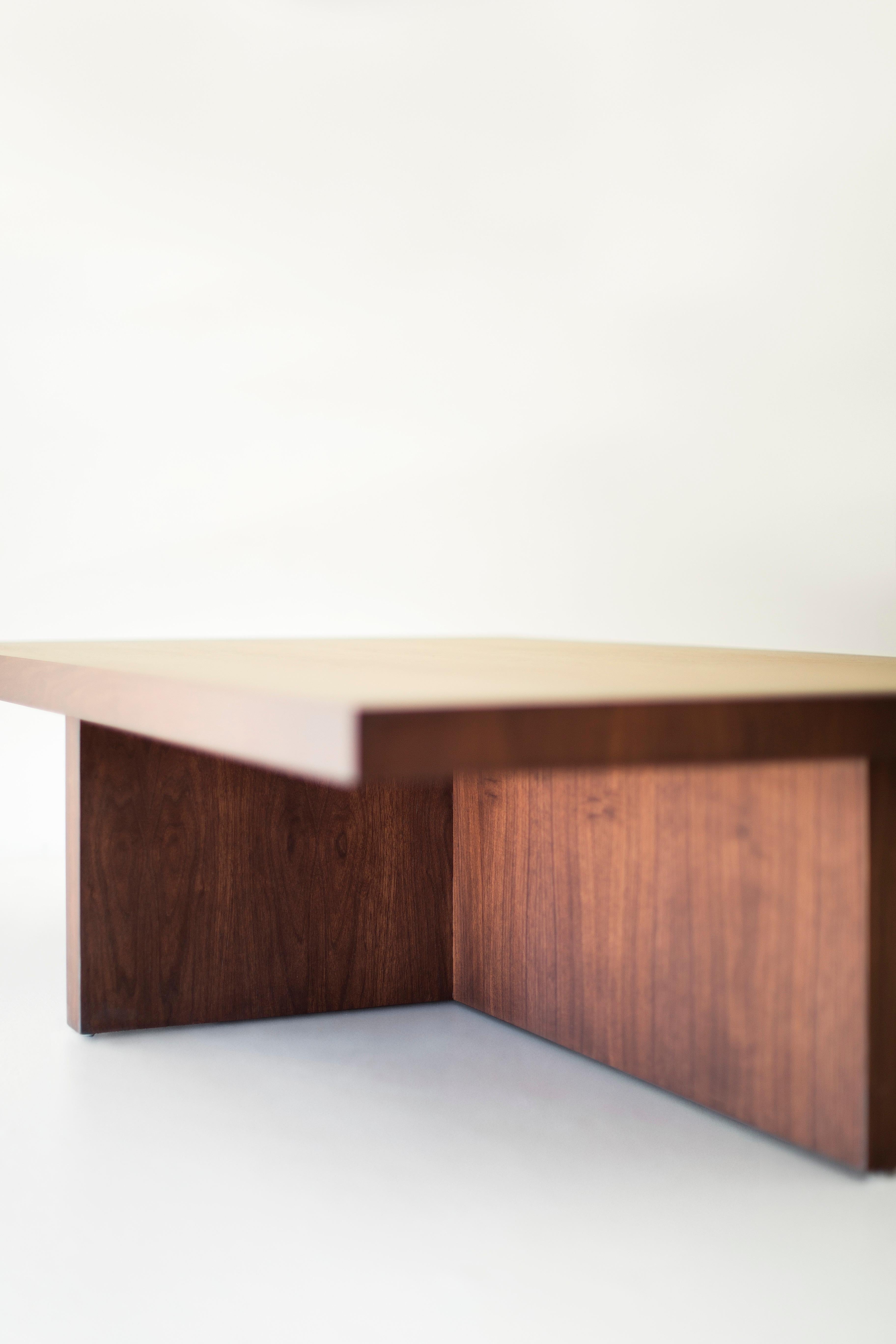 https://a.1stdibscdn.com/bertu-coffee-table-oakley-walnut-coffee-table-walnut-for-sale-picture-8/f_9720/f_473915121762353804749/51474186_Walnut_Coffee_Table_71620789_master.jpeg