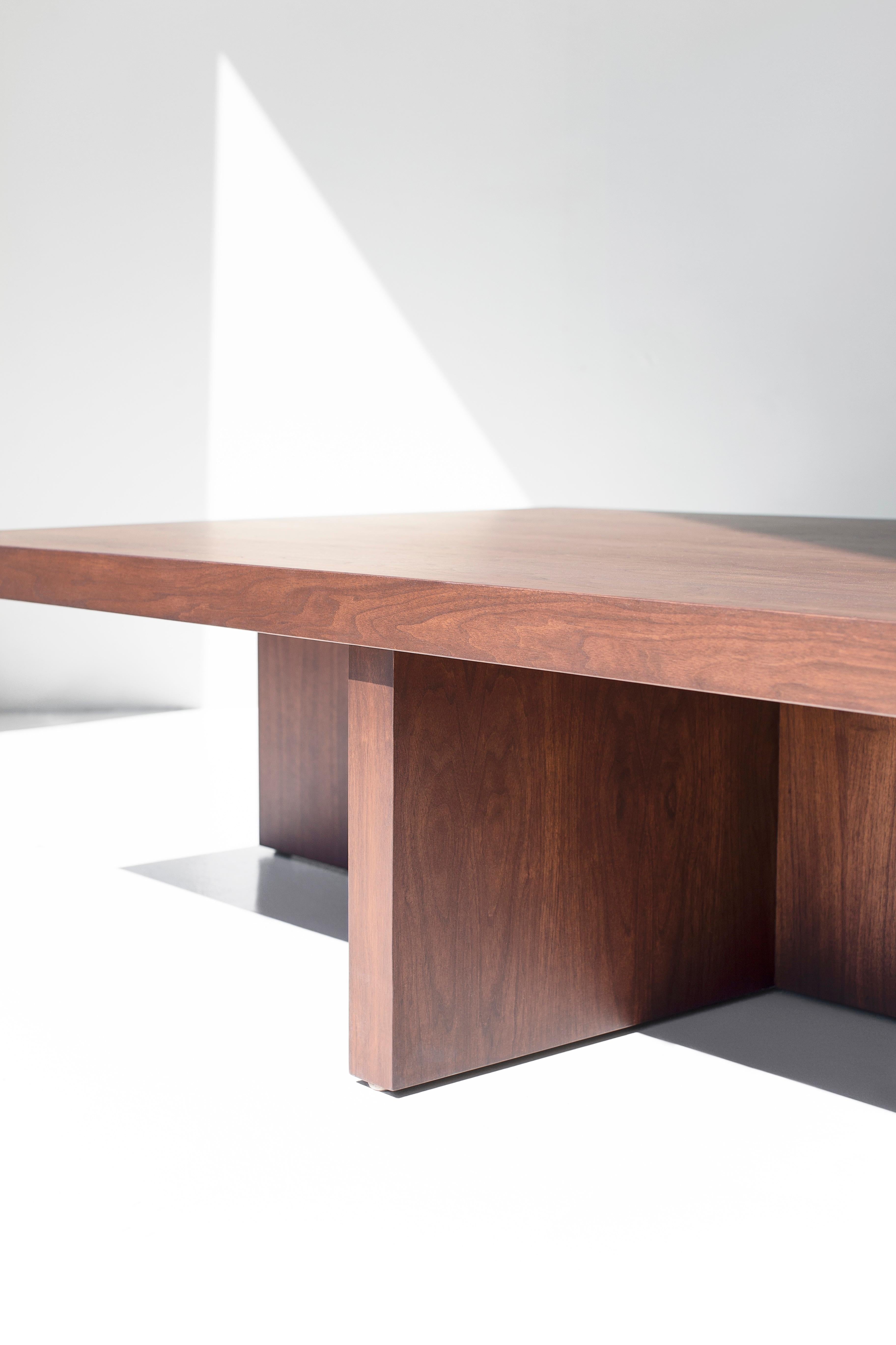 https://a.1stdibscdn.com/bertu-coffee-table-oakley-walnut-coffee-table-walnut-for-sale-picture-9/f_9720/f_473915121762353804797/51474186_Walnut_Coffee_Table_71620790_master.jpeg