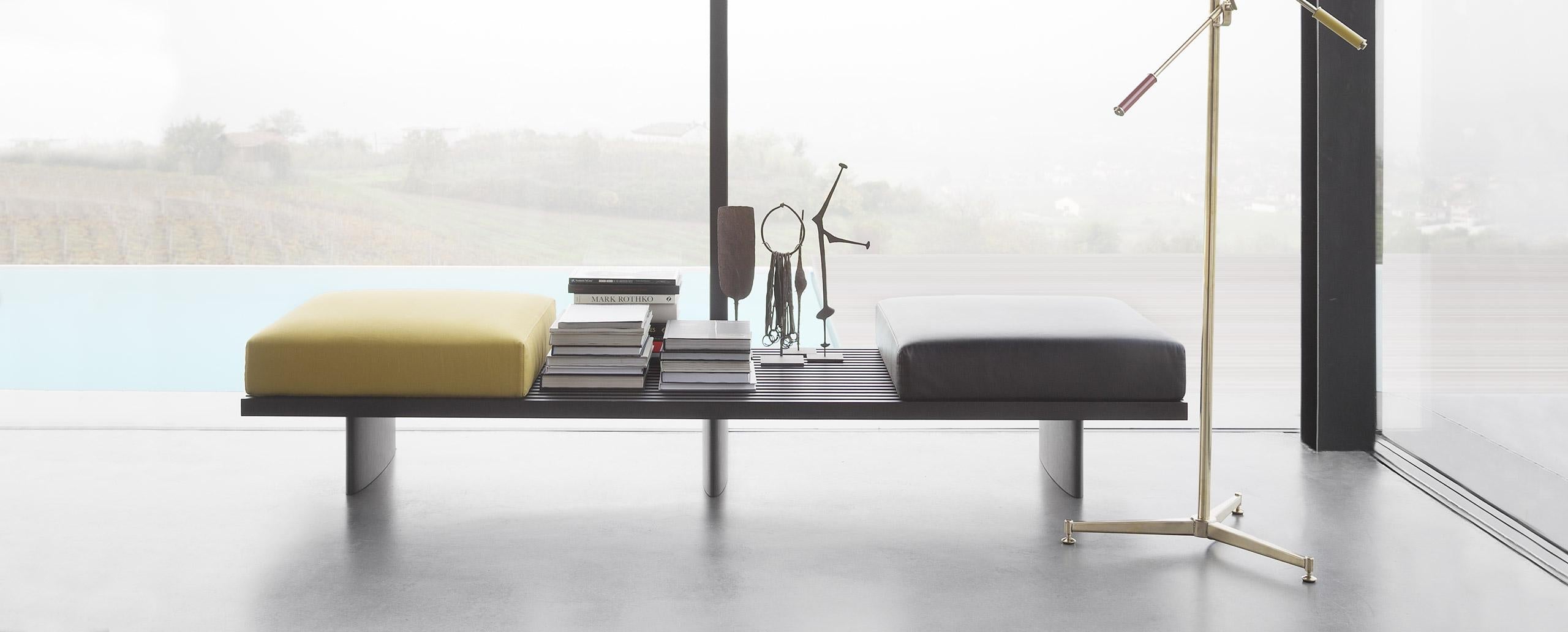 https://a.1stdibscdn.com/charlotte-perriand-refolo-modular-sofa-wood-and-black-leather-by-cassina-for-sale-picture-12/f_14272/f_284296321651141218409/514_refolo_1_master.jpg