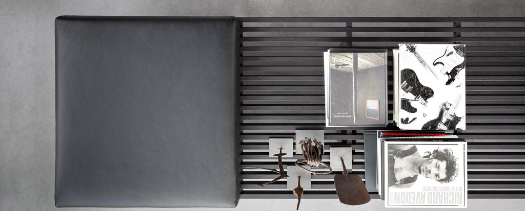 https://a.1stdibscdn.com/charlotte-perriand-refolo-modular-sofa-wood-and-black-leather-by-cassina-for-sale-picture-13/f_14272/f_284296321651141219030/514_refolo_2_master.jpg