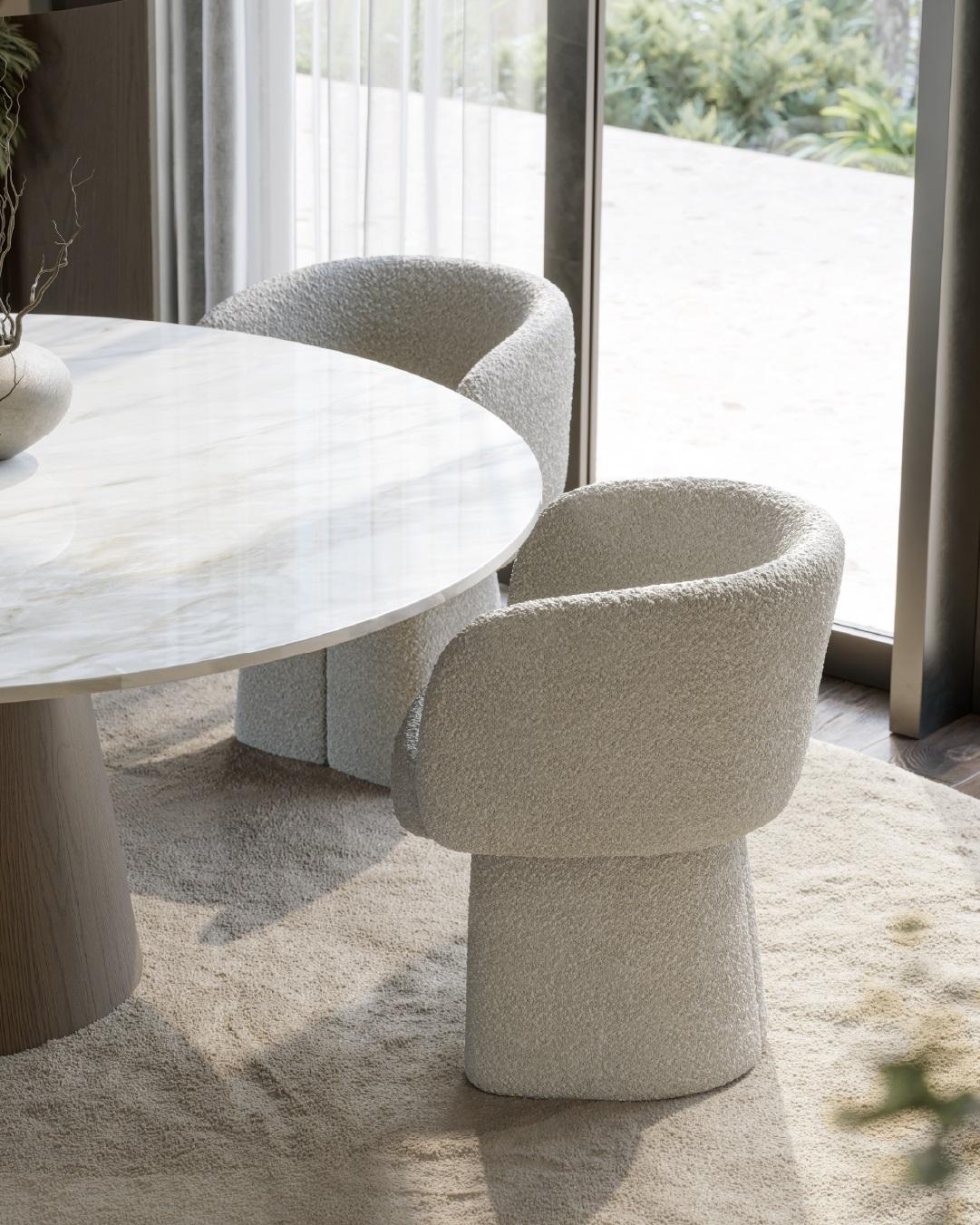 https://a.1stdibscdn.com/sculptural-leather-dining-chair-with-pedestal-base-for-sale-picture-8/f_27693/f_458924921762508151916/516347826_1170333855123031_3604998870313408802_n_master.jpg
