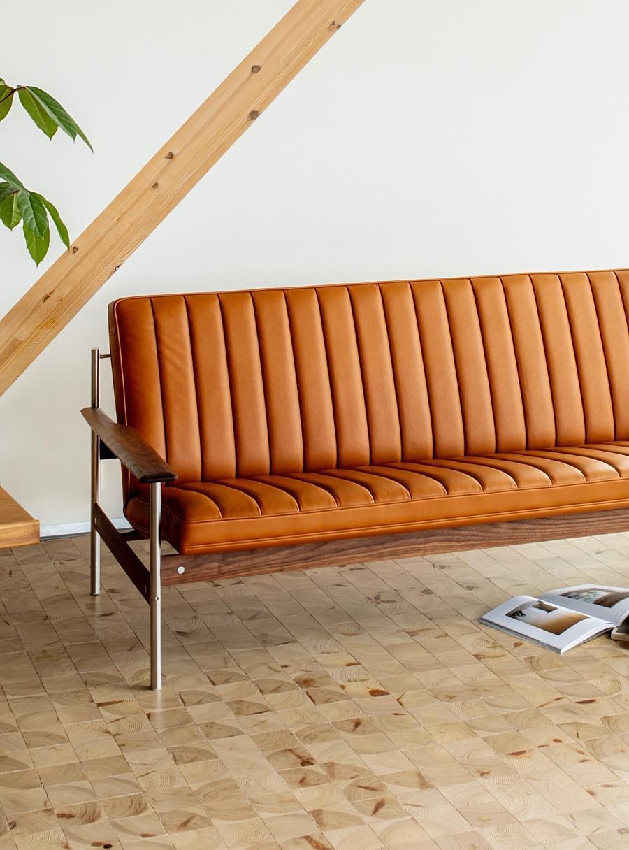 https://a.1stdibscdn.com/1001-ax-sofa-by-fjord-fiesta-with-leather-and-walnut-stainless-steel-frame-for-sale-picture-3/f_95902/f_463019321755377968816/5163ca2cf6c5d90dbd4c25b19bab58d3_master.jpg