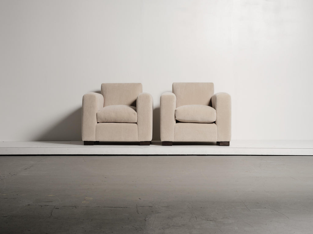 https://a.1stdibscdn.com/a-pair-of-club-chairs-upholstered-in-ivory-pure-alpaca-for-sale-picture-4/f_22593/f_486239021770063188811/51_Adnet_Style_Alpaca_SA03_1_26_0112_master.jpg