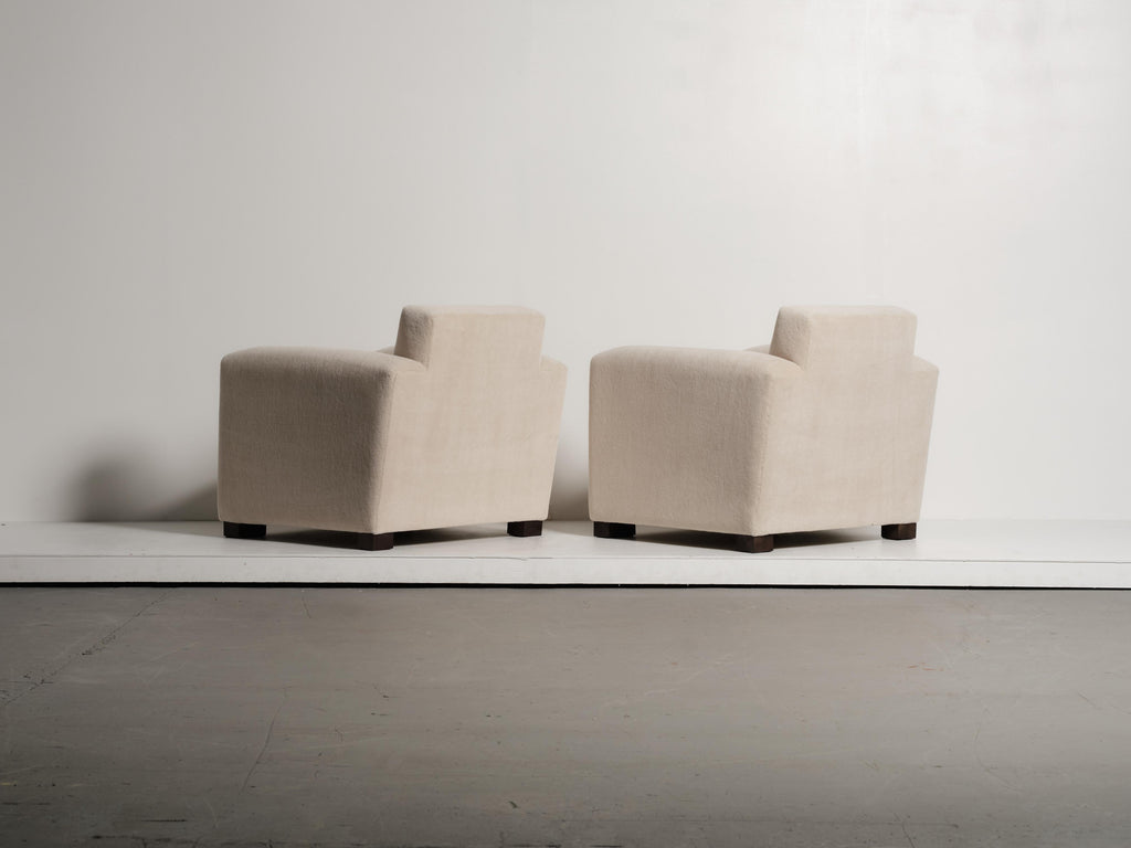 https://a.1stdibscdn.com/a-pair-of-club-chairs-upholstered-in-ivory-pure-alpaca-for-sale-picture-7/f_22593/f_486239021770063205853/51_Adnet_Style_Alpaca_SA03_1_26_0117_master.jpg
