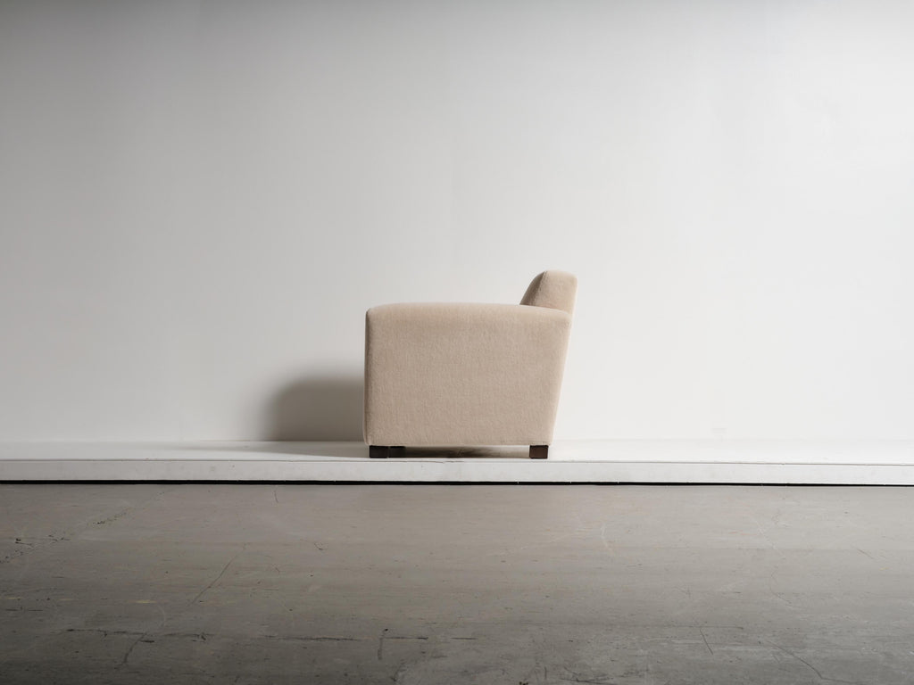 https://a.1stdibscdn.com/a-club-chair-upholstered-in-ivory-pure-alpaca-for-sale-picture-5/f_22593/f_486245621770065195856/51_Adnet_Style_Alpaca_SA03_1_26_0194_master.jpg