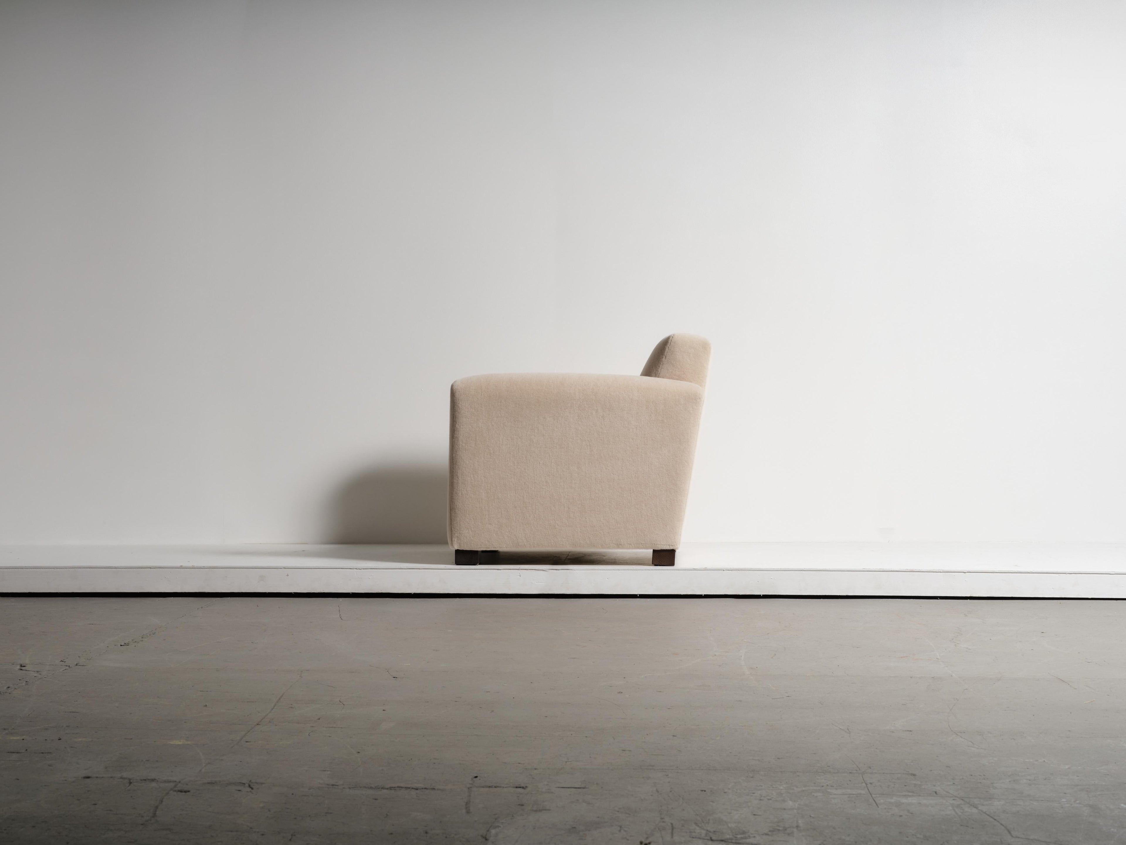 https://a.1stdibscdn.com/a-club-chair-upholstered-in-ivory-pure-alpaca-for-sale-picture-5/f_22593/f_486245621770065195856/51_Adnet_Style_Alpaca_SA03_1_26_0194_master.jpg