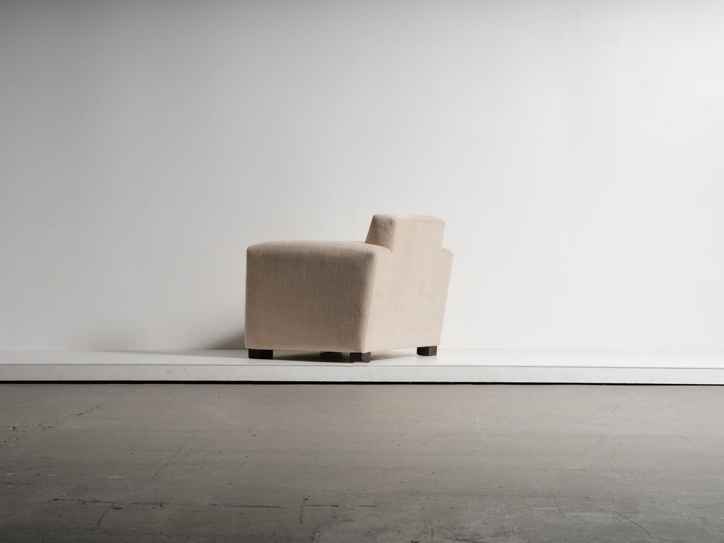 https://a.1stdibscdn.com/a-club-chair-upholstered-in-ivory-pure-alpaca-for-sale-picture-6/f_22593/f_486245621770065196735/51_Adnet_Style_Alpaca_SA03_1_26_0195_master.jpg