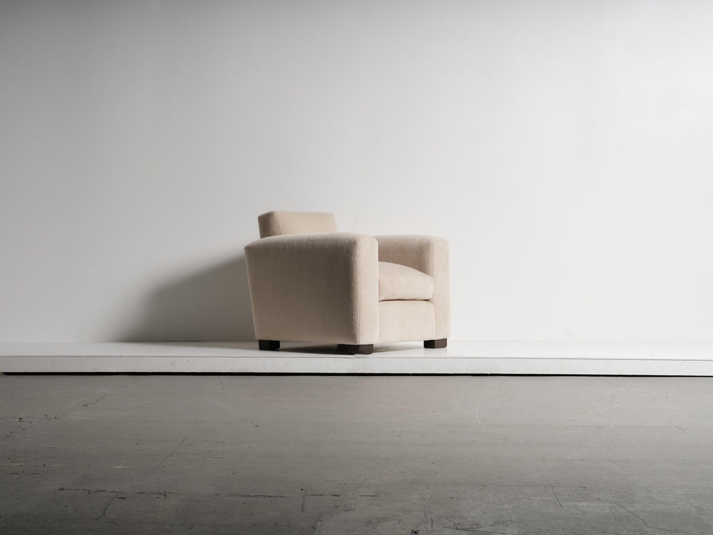 https://a.1stdibscdn.com/a-pair-of-club-chairs-upholstered-in-ivory-pure-alpaca-for-sale-picture-17/f_22593/f_486239021770063285588/51_Adnet_Style_Alpaca_SA03_1_26_0201_master.jpg