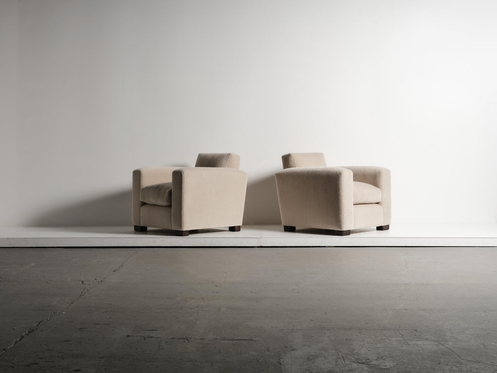 https://a.1stdibscdn.com/a-pair-of-club-chairs-upholstered-in-ivory-pure-alpaca-for-sale-picture-3/f_22593/f_486239021770063163293/51_Adnet_Style_Alpaca_SA03_1_26_0301_master.jpg