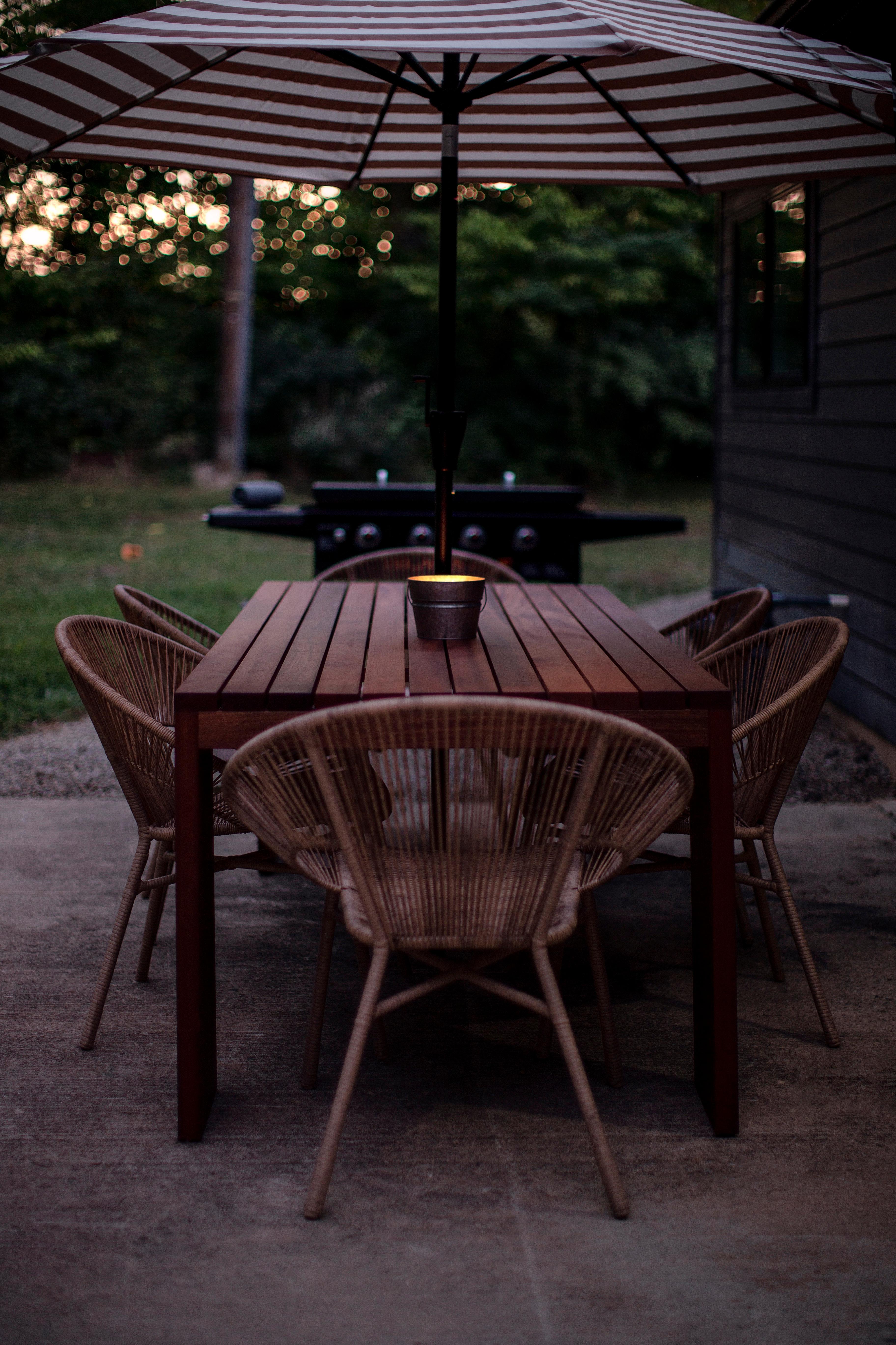 https://a.1stdibscdn.com/bertu-patio-furniture-chile-slatted-top-dining-table-mahogany-teak-oil-for-sale-picture-4/f_9720/f_473911321762352611051/54283639_Slatted_Top_Dining_Table_24860162_master.jpeg