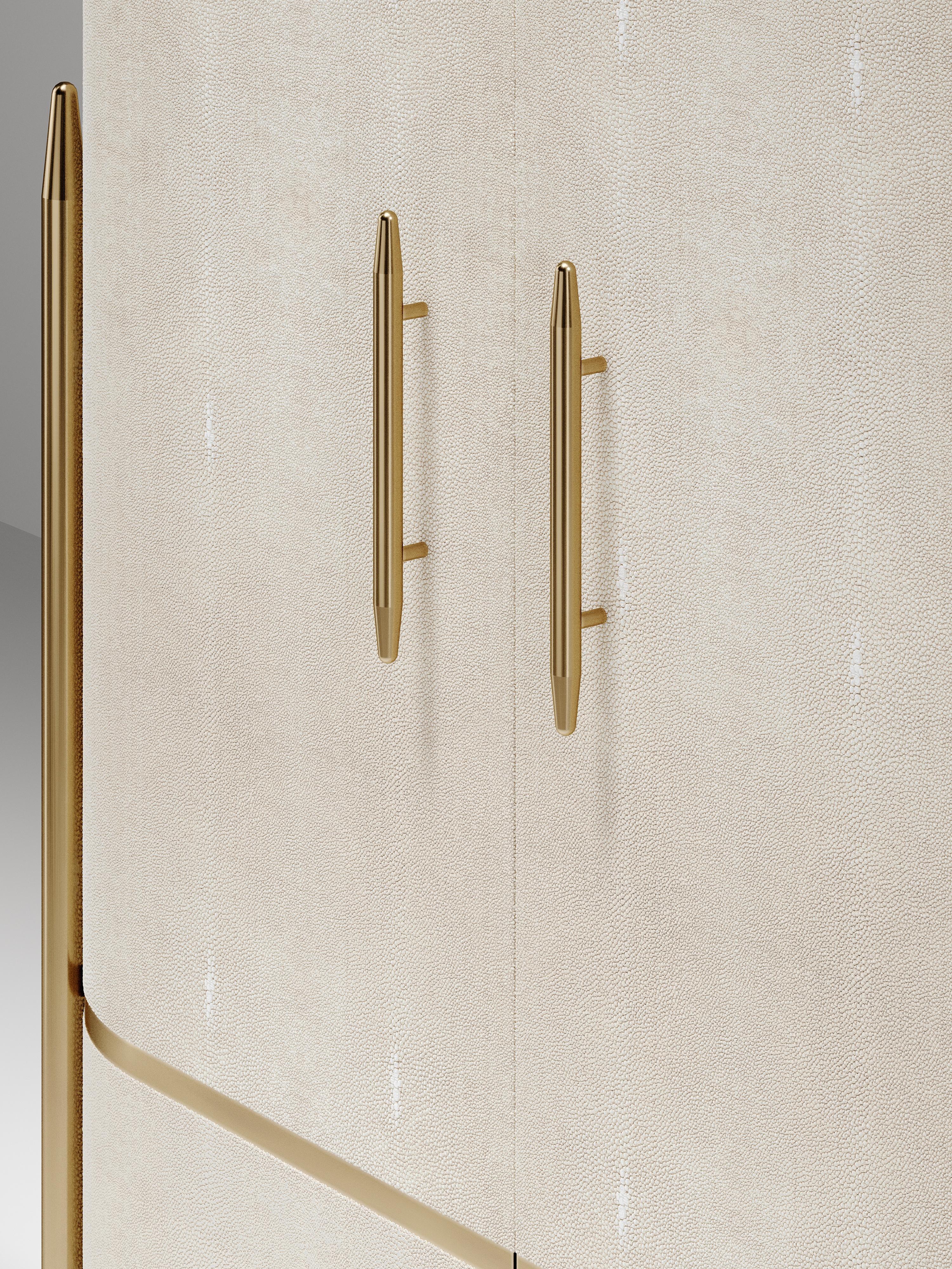 https://a.1stdibscdn.com/shagreen-cabinet-with-brass-accents-by-kifu-paris-for-sale-picture-6/f_45491/f_284266021651116139646/550000_master.jpg