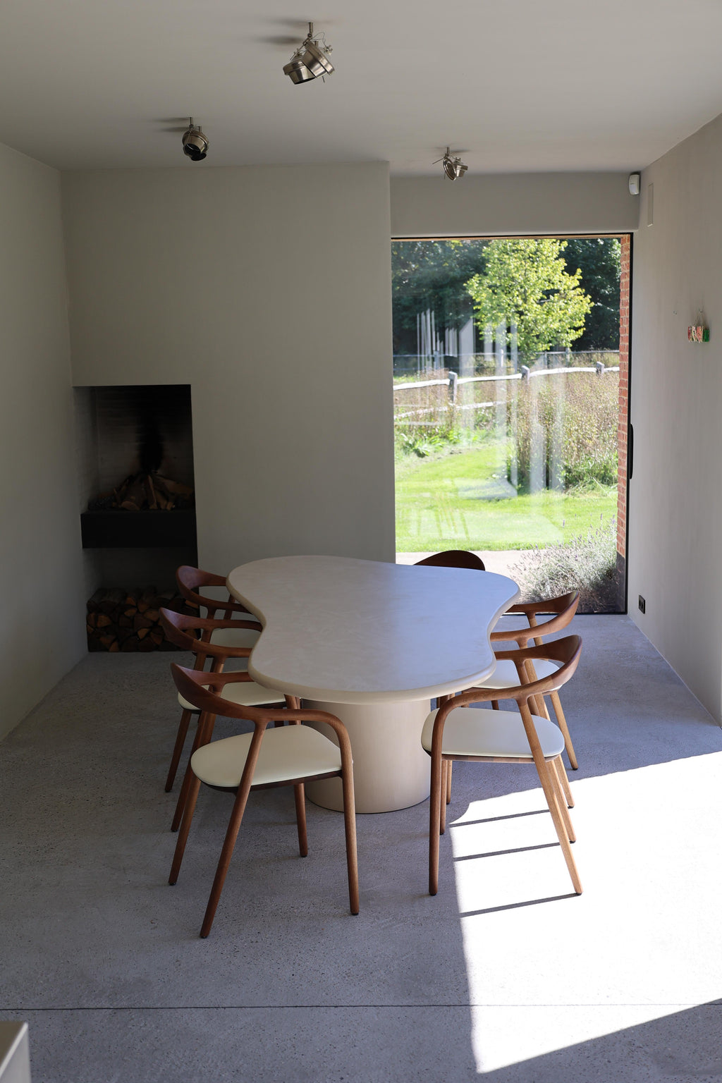 https://a.1stdibscdn.com/aimi-dining-table-by-kasanai-for-sale-picture-4/f_12192/f_391070821712085000068/557A2461_master.jpg
