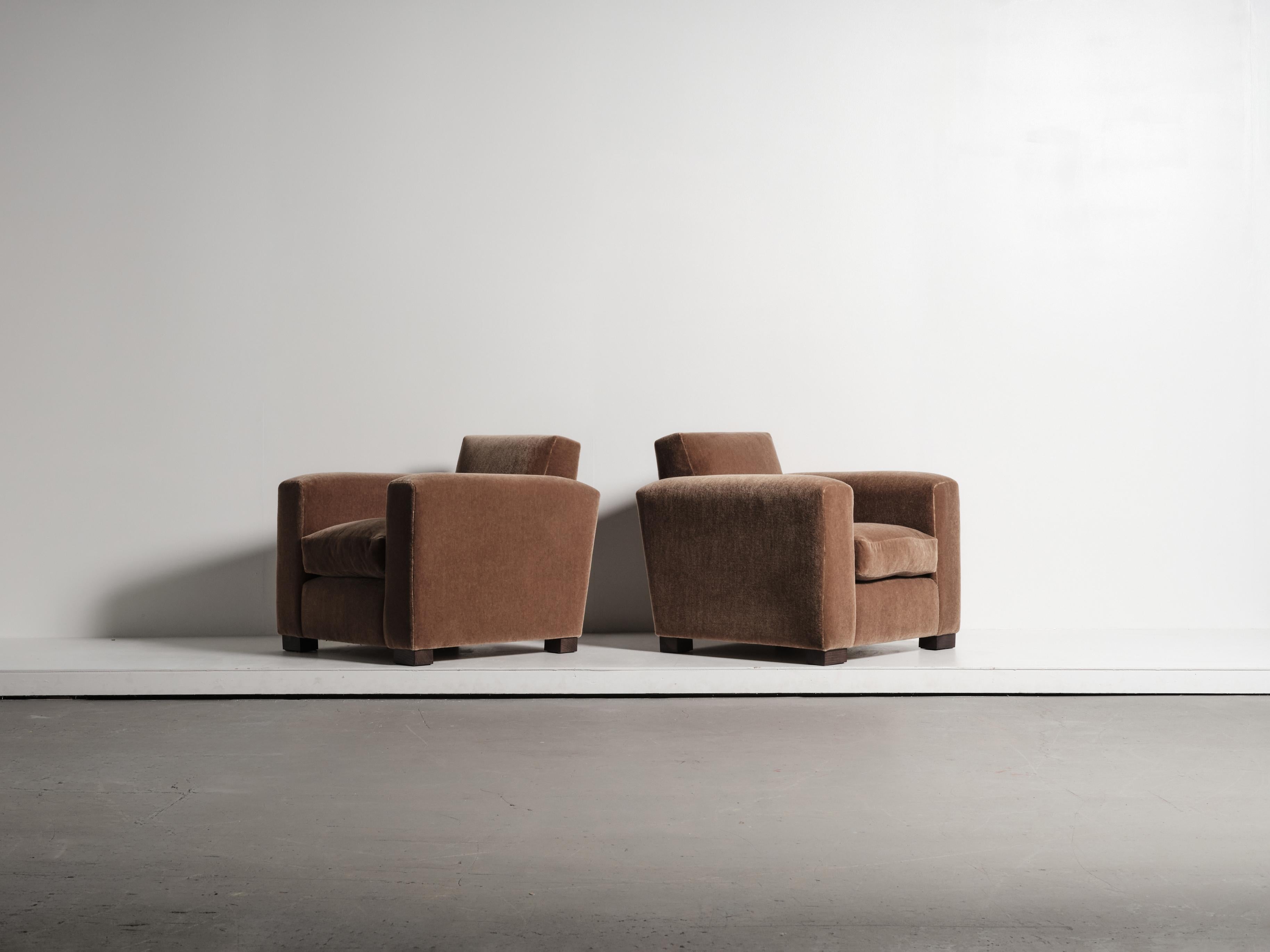 https://a.1stdibscdn.com/a-pair-of-club-chairs-upholstered-in-pure-mohair-for-sale-picture-2/f_22593/f_486714521770289079124/55_Adnet_Style_Mohair_MO17_1_26_0306_master.jpg