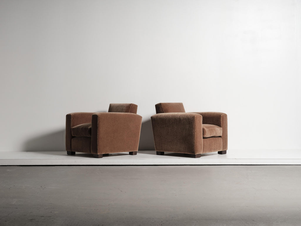 https://a.1stdibscdn.com/a-club-chair-upholstered-in-pure-mohair-for-sale-picture-13/f_22593/f_486716521770289666238/55_Adnet_Style_Mohair_MO17_1_26_0306_master.jpg