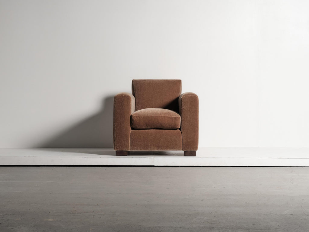 https://a.1stdibscdn.com/a-club-chair-upholstered-in-pure-mohair-for-sale-picture-3/f_22593/f_486716521770289934218/55_Adnet_Style_Mohair_MO17_1_26_0326_master.jpg