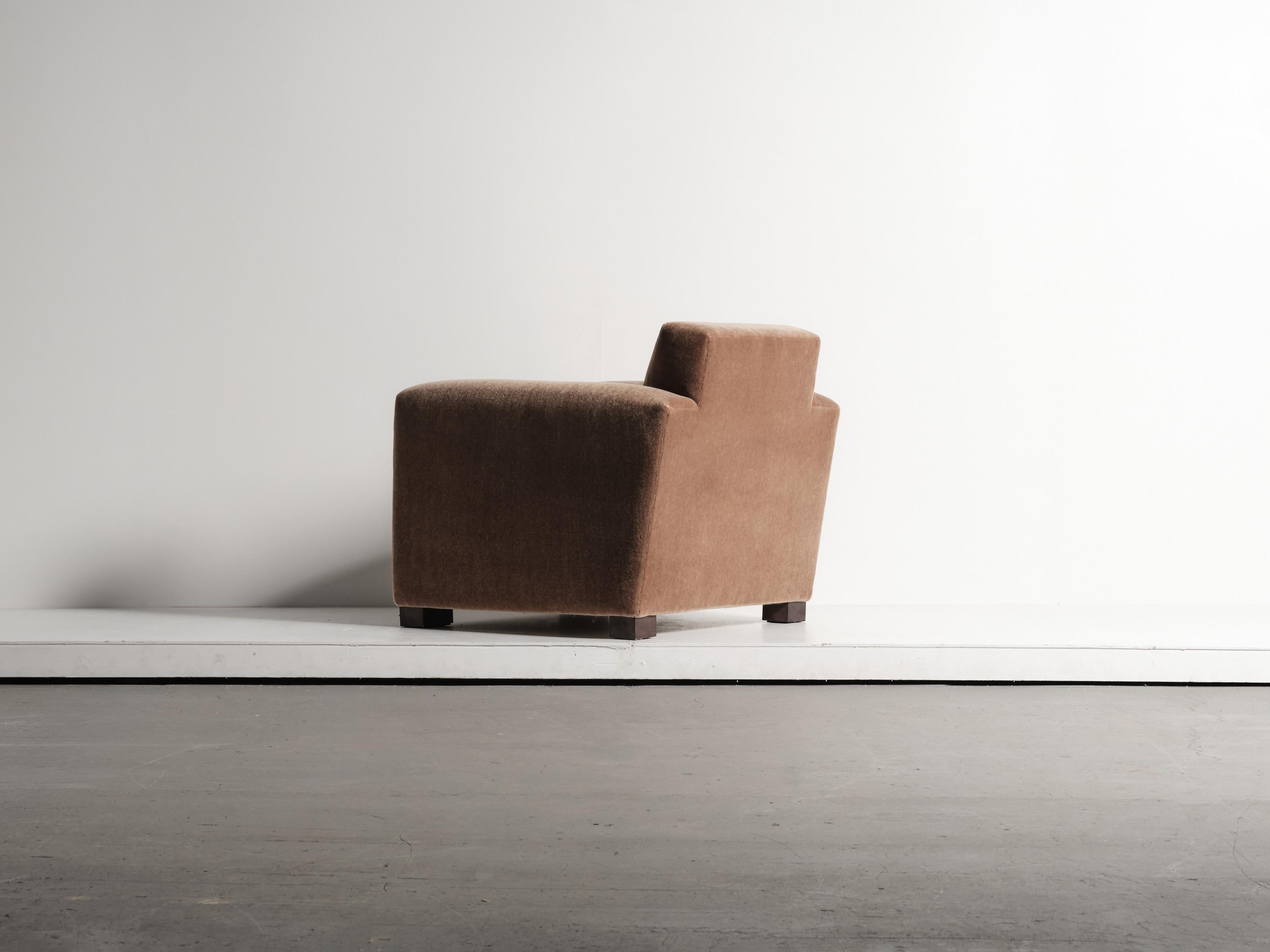https://a.1stdibscdn.com/a-club-chair-upholstered-in-pure-mohair-for-sale-picture-6/f_22593/f_486716521770289670154/55_Adnet_Style_Mohair_MO17_1_26_0331_master.jpg