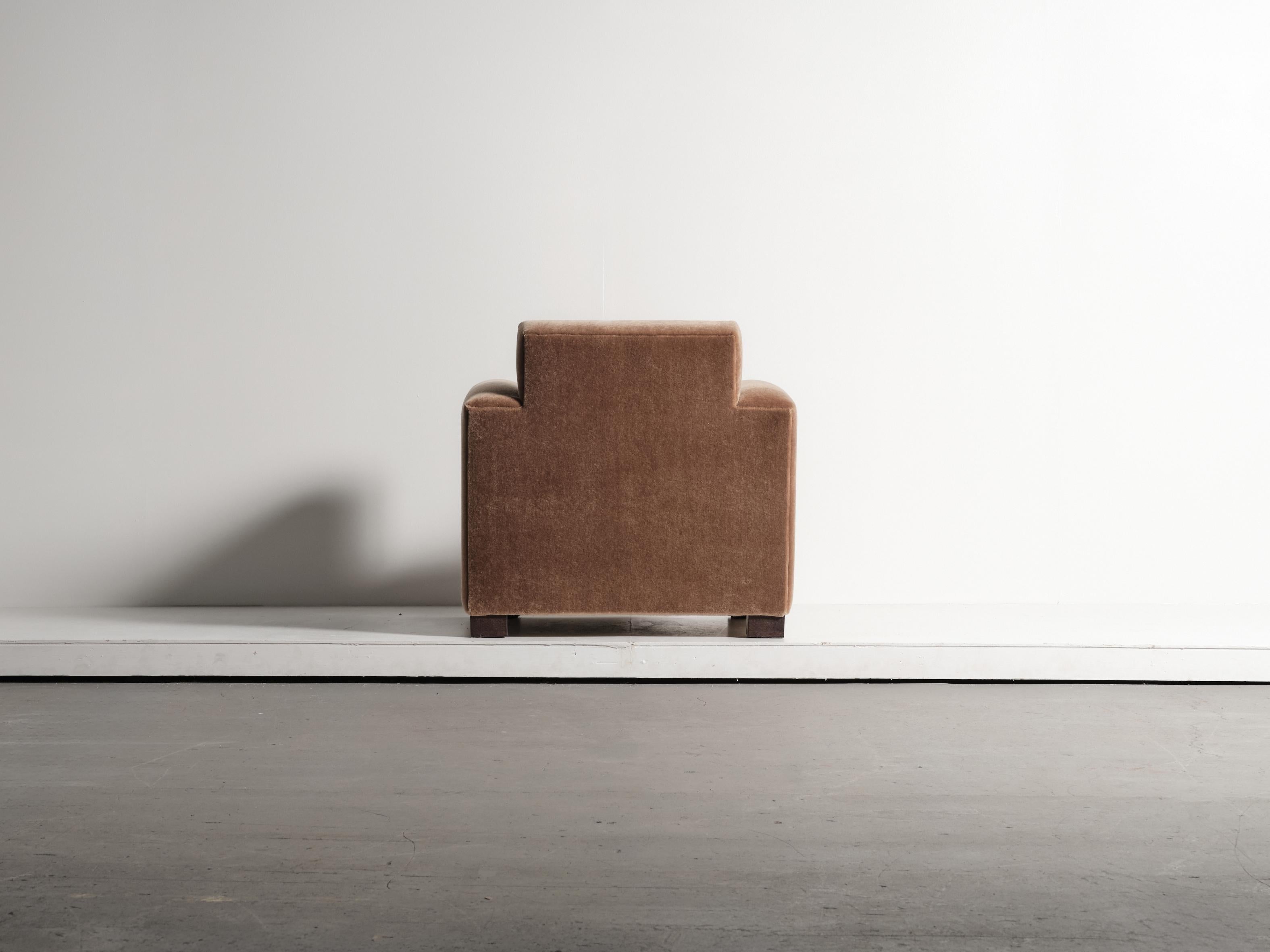 https://a.1stdibscdn.com/a-pair-of-club-chairs-upholstered-in-pure-mohair-for-sale-picture-11/f_22593/f_486714521770289222307/55_Adnet_Style_Mohair_MO17_1_26_0332_master.jpg