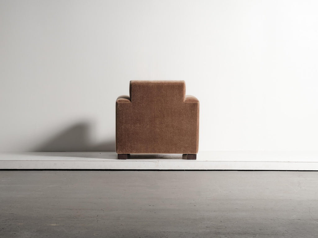 https://a.1stdibscdn.com/a-club-chair-upholstered-in-pure-mohair-for-sale-picture-7/f_22593/f_486716521770289670577/55_Adnet_Style_Mohair_MO17_1_26_0332_master.jpg