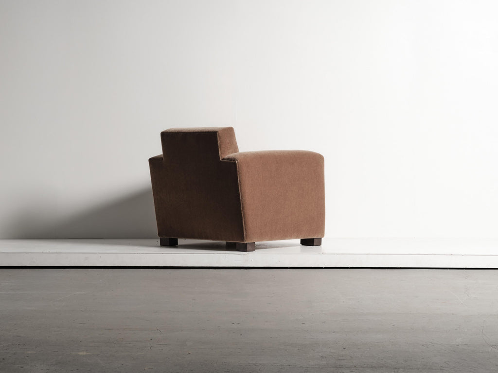 https://a.1stdibscdn.com/a-pair-of-club-chairs-upholstered-in-pure-mohair-for-sale-picture-12/f_22593/f_486714521770289240204/55_Adnet_Style_Mohair_MO17_1_26_0333_master.jpg