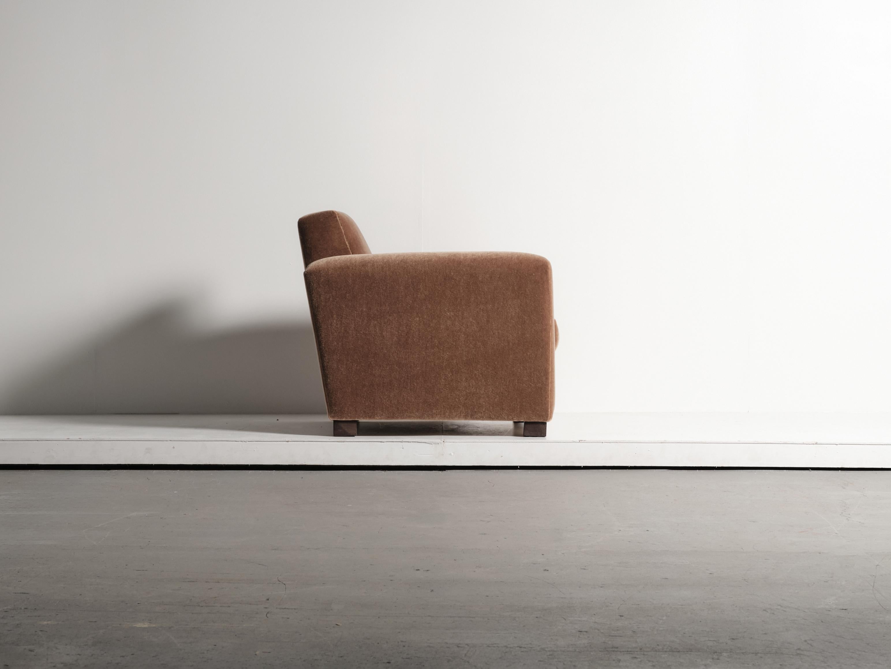 https://a.1stdibscdn.com/a-pair-of-club-chairs-upholstered-in-pure-mohair-for-sale-picture-13/f_22593/f_486714521770289241768/55_Adnet_Style_Mohair_MO17_1_26_0334_master.jpg