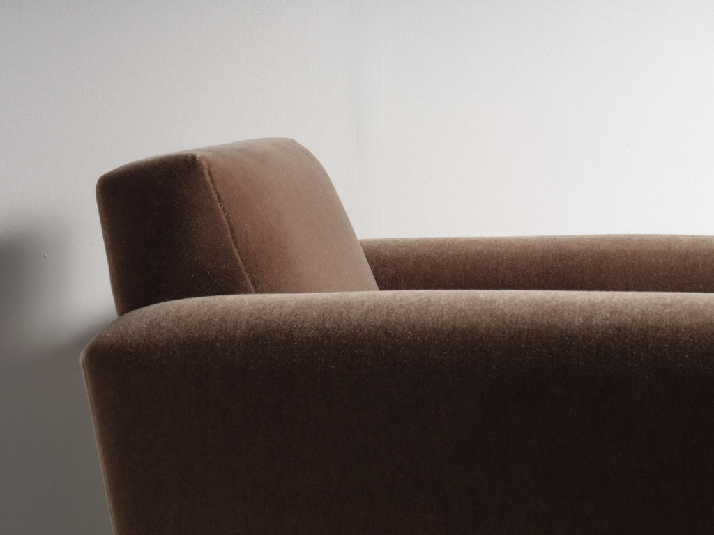 https://a.1stdibscdn.com/a-club-chair-upholstered-in-pure-mohair-for-sale-picture-10/f_22593/f_486716521770289672522/55_Adnet_Style_Mohair_MO17_1_26_0345_master.jpg