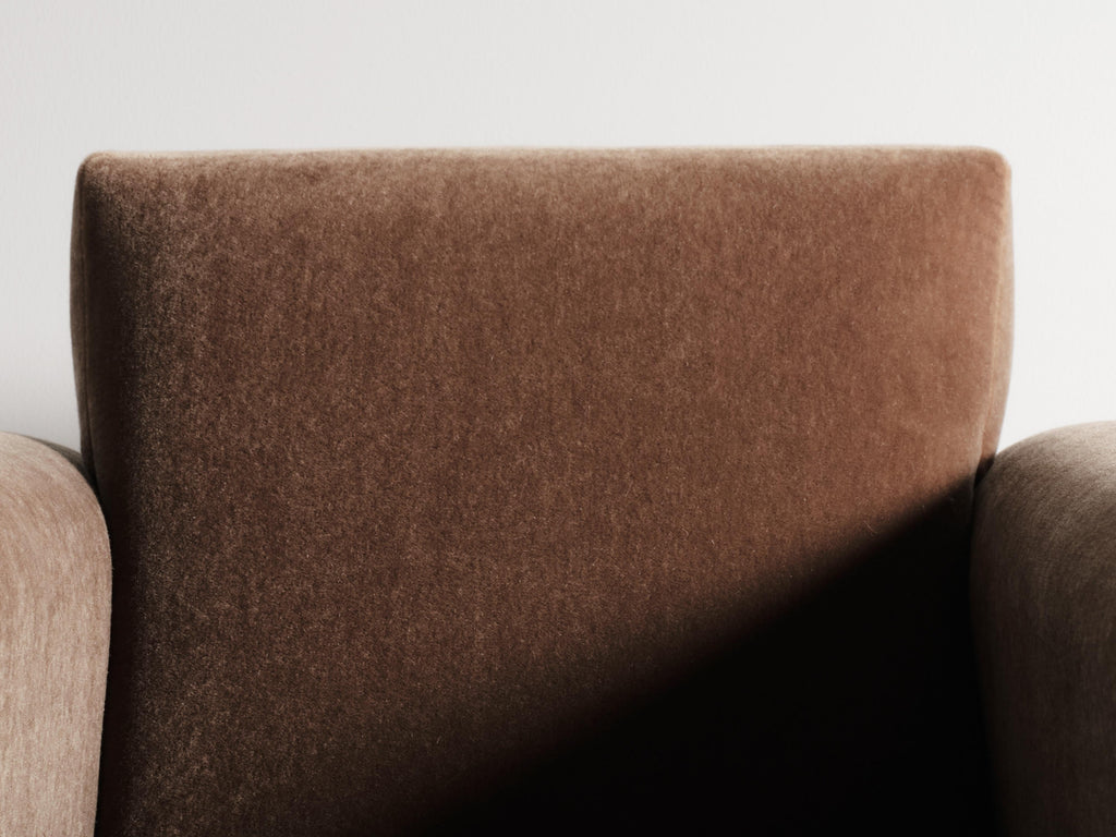 https://a.1stdibscdn.com/a-club-chair-upholstered-in-pure-mohair-for-sale-picture-12/f_22593/f_486716521770289673581/55_Adnet_Style_Mohair_MO17_1_26_0352_master.jpg