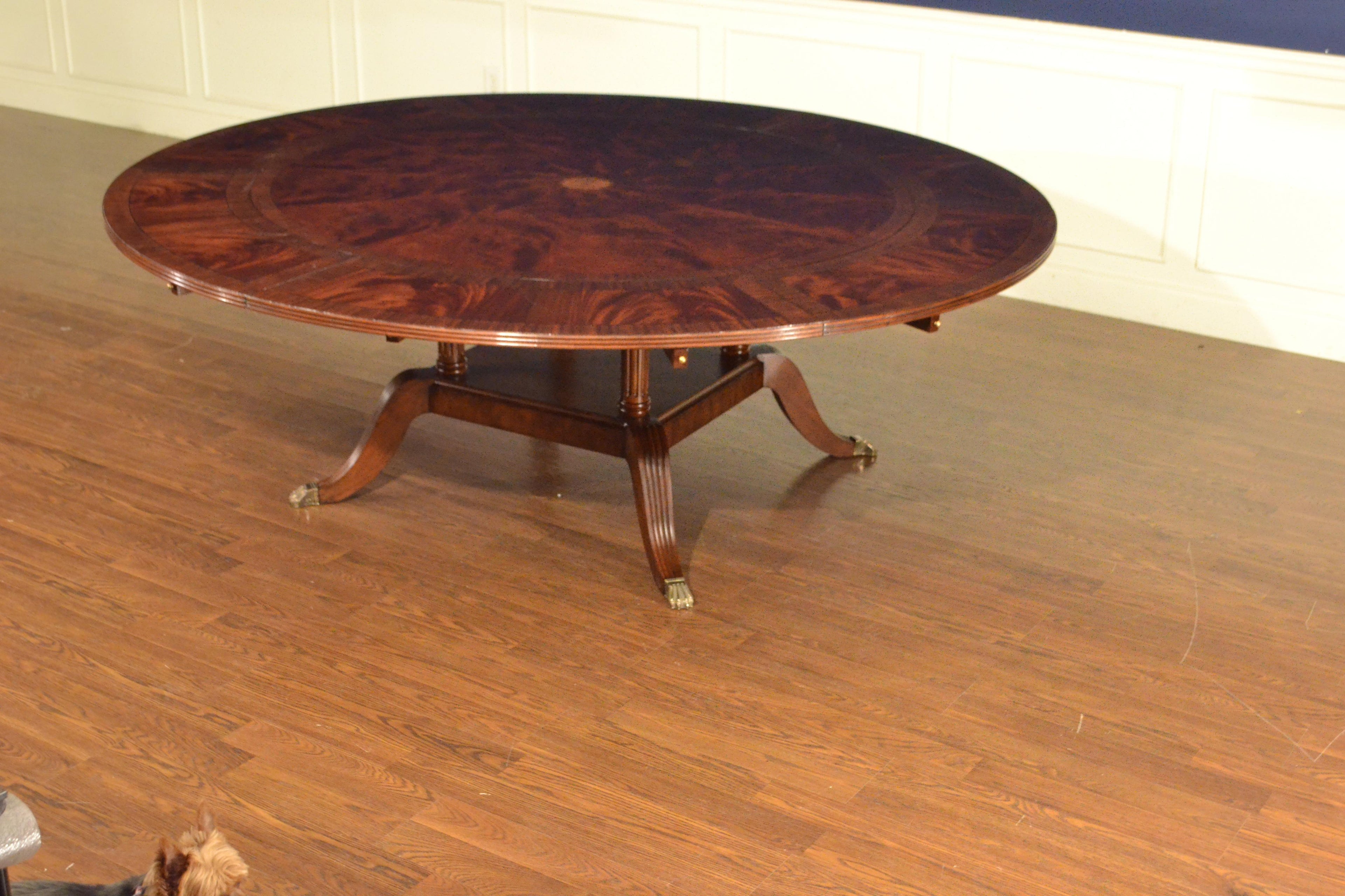 https://a.1stdibscdn.com/large-round-perimeter-leaf-mahogany-georgian-style-dining-table-by-leighton-hall-for-sale-picture-4/f_44162/f_146972821557705707443/560F9939_C9D0_4CB2_B7A0_3CE40F4414AC_master.jpeg