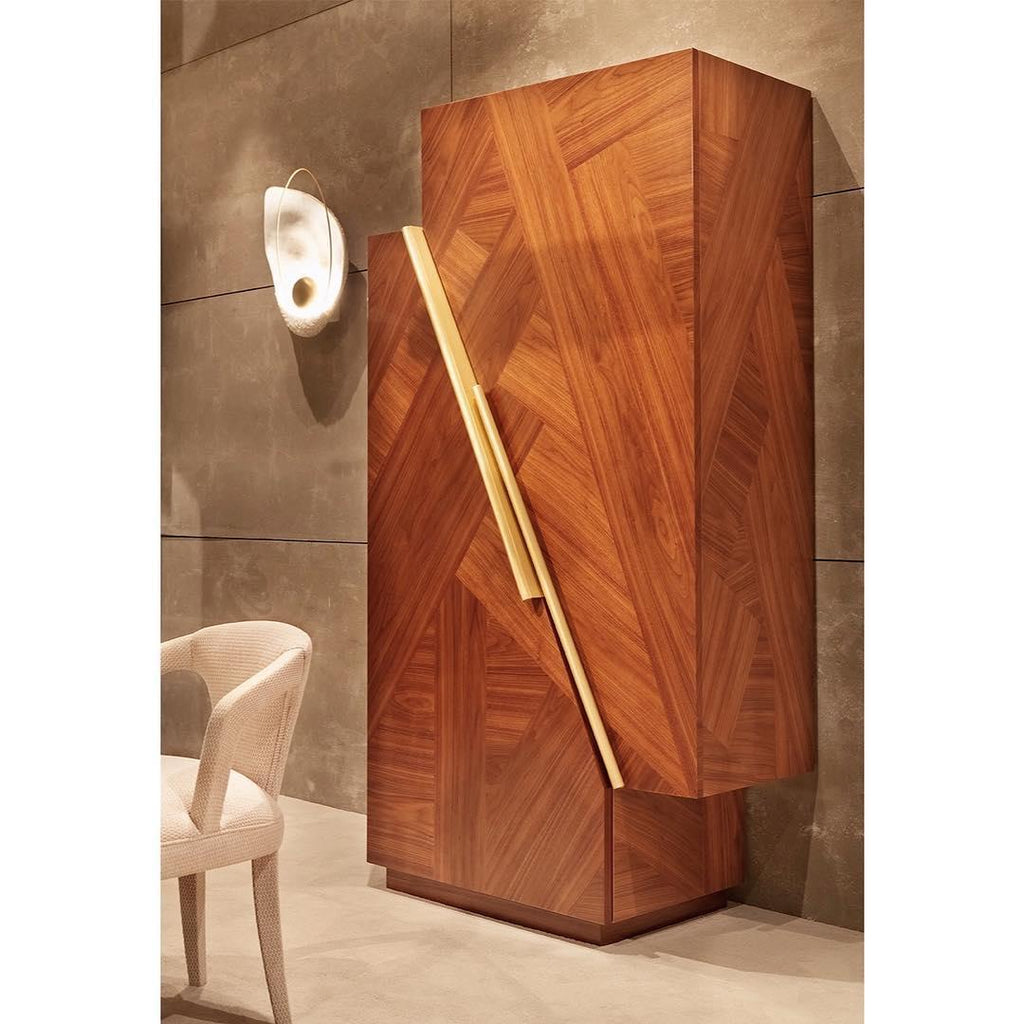 https://a.1stdibscdn.com/walnut-bar-cabinet-with-cast-brass-handles-for-sale-picture-6/f_27693/f_337361621681154011266/57038230_2133810083321176_4523967225576554496_n_master.jpg