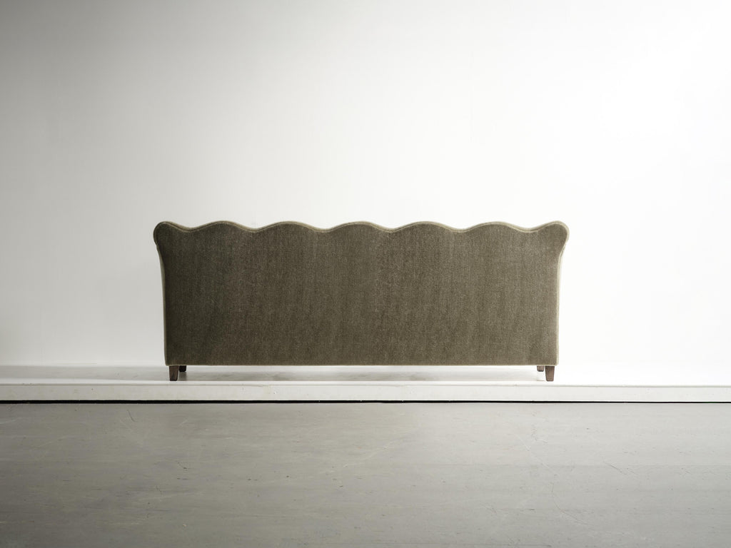 https://a.1stdibscdn.com/wavy-back-sofa-upholstered-in-pure-mohair-for-sale-picture-3/f_22593/f_486721121770291670850/57_wavy_back_sofa_mohair_MO19_1_26_0413_EXTENDED_master.jpg