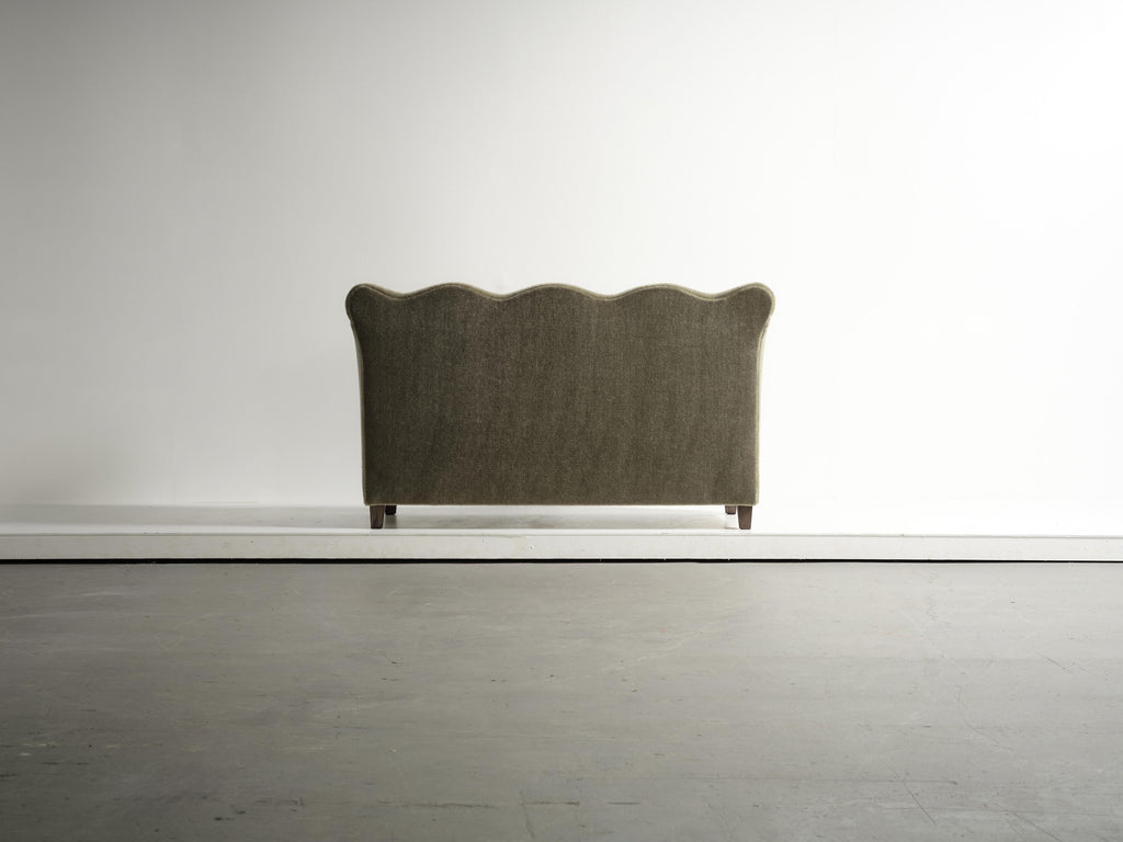 https://a.1stdibscdn.com/wavy-back-sofa-upholstered-in-pure-mohair-for-sale-picture-3/f_22593/f_486733721770296506624/57_wavy_back_sofa_mohair_MO19_1_26_0413_master.jpg
