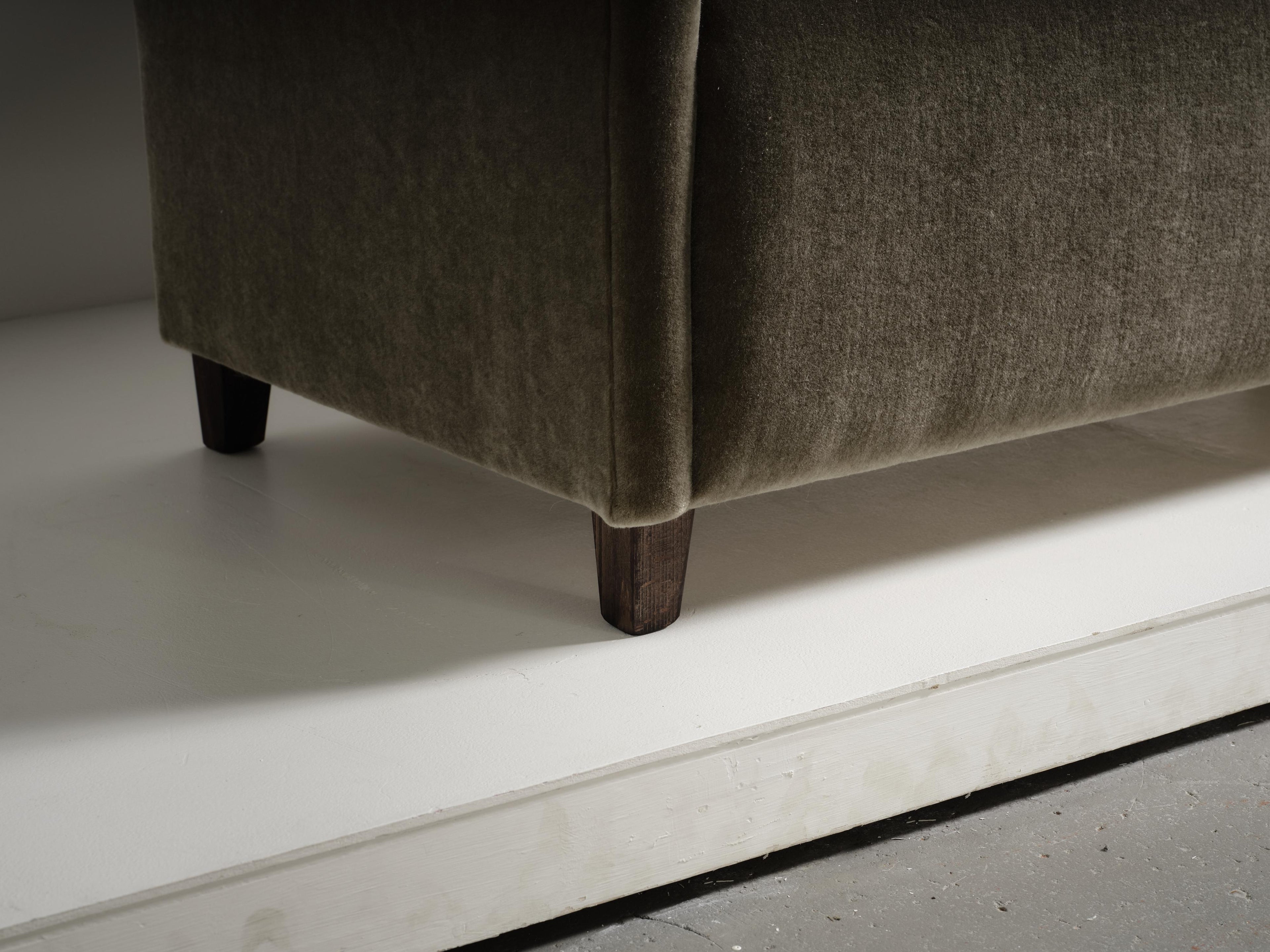 https://a.1stdibscdn.com/wavy-back-sofa-upholstered-in-pure-mohair-for-sale-picture-10/f_22593/f_486733721770296405603/57_wavy_back_sofa_mohair_MO19_1_26_0422_master.jpg