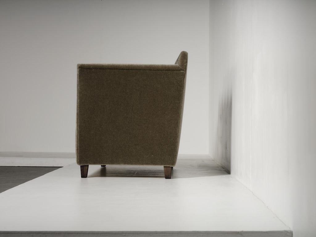 https://a.1stdibscdn.com/wavy-back-sofa-upholstered-in-pure-mohair-for-sale-picture-10/f_22593/f_486721121770291766898/57_wavy_back_sofa_mohair_MO19_1_26_0425_master.jpg