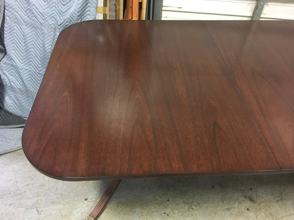 https://a.1stdibscdn.com/custom-cathedral-mahogany-georgian-style-dining-table-by-leighton-hall-for-sale-picture-2/f_44162/f_153911621562621257504/59E8C0EB_EC4A_47B8_9134_55E61CCBFD45_master.jpeg