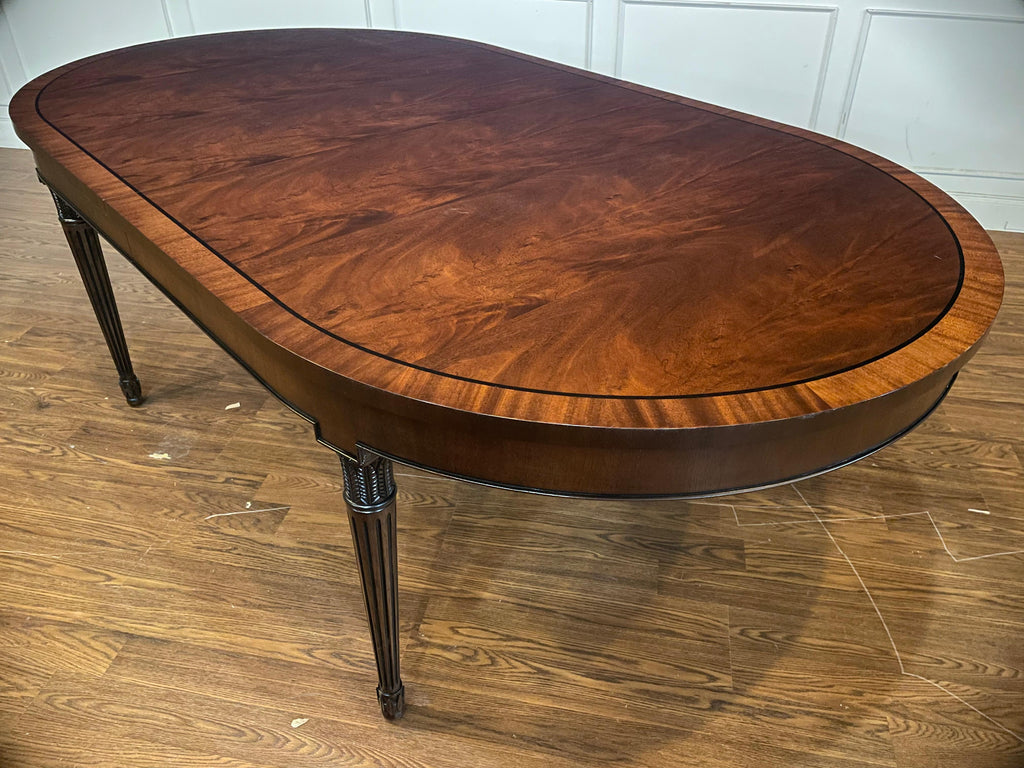 https://a.1stdibscdn.com/sheraton-style-oval-mahogany-four-leg-dining-table-for-sale-picture-2/f_44162/f_319821621672363149102/5DC245FC_BB85_4663_9941_08270CB3DDC4_master.jpeg