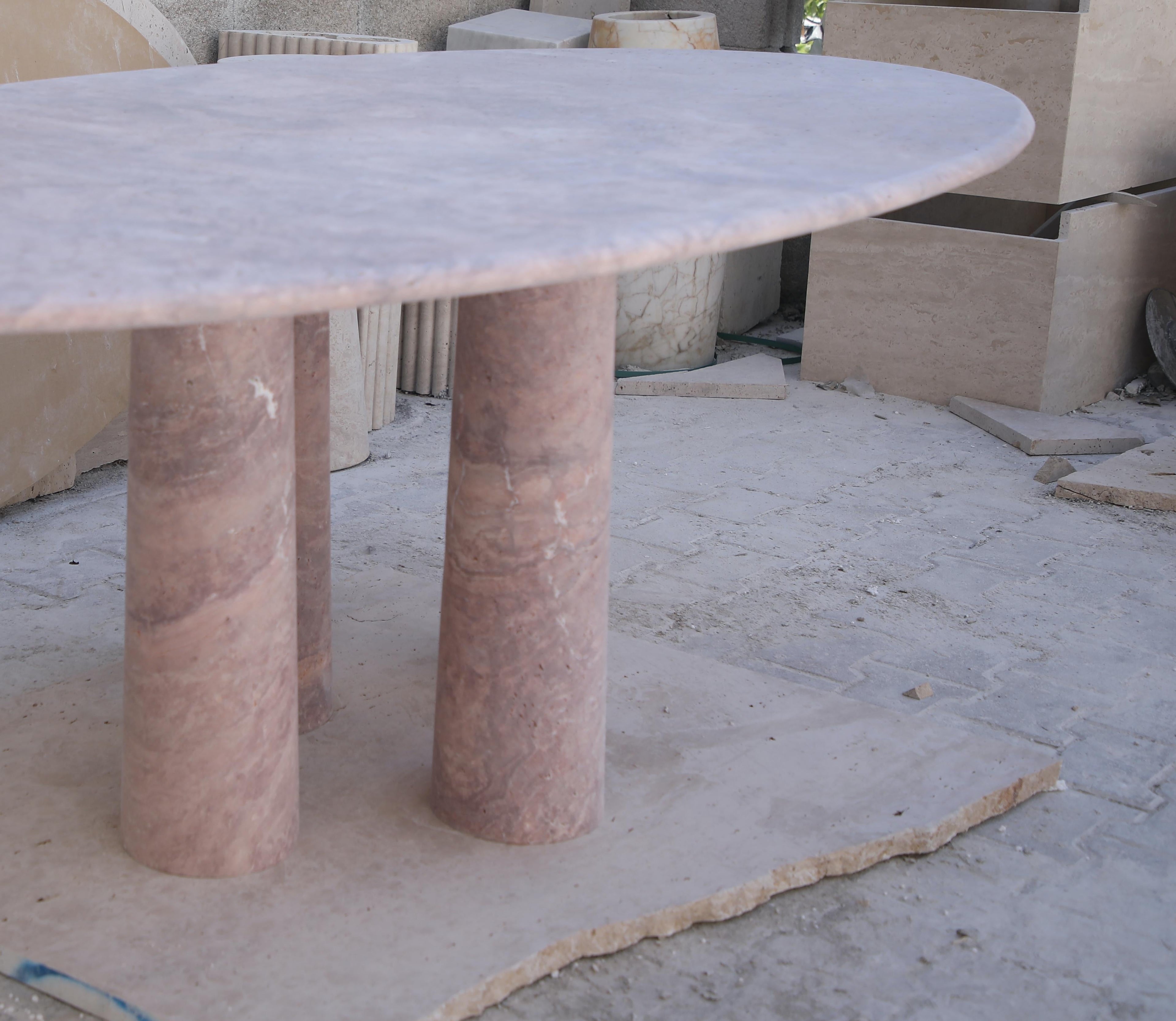 https://a.1stdibscdn.com/oval-red-travertine-dining-table-with-column-legs-in-the-style-of-mario-bellini-for-sale-picture-4/f_80522/f_414106421725967801361/5DIV2429_master.JPG