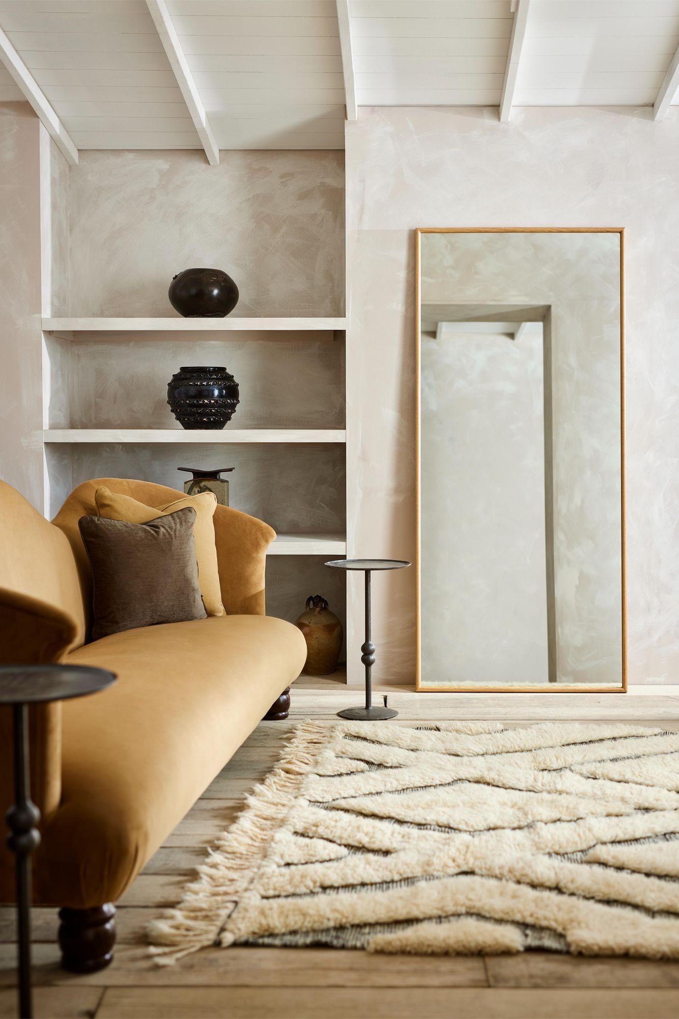 https://a.1stdibscdn.com/the-jaipur-sofa-for-sale-picture-6/f_68092/f_365481121709674354856/5_Tallboy0311_master.jpeg