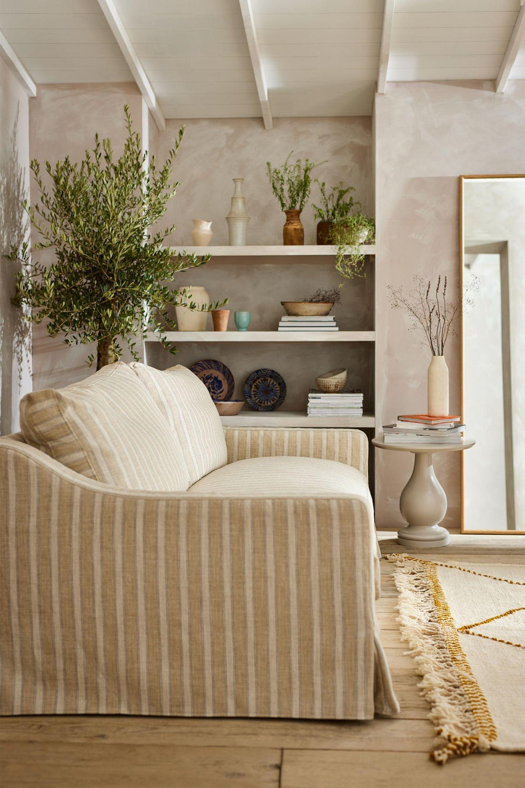 https://a.1stdibscdn.com/the-conrad-skirted-bespoke-sofa-by-tallboy-interiors-for-sale-picture-15/f_68092/f_337183821709673287876/5_Tallboy0374_master.jpeg