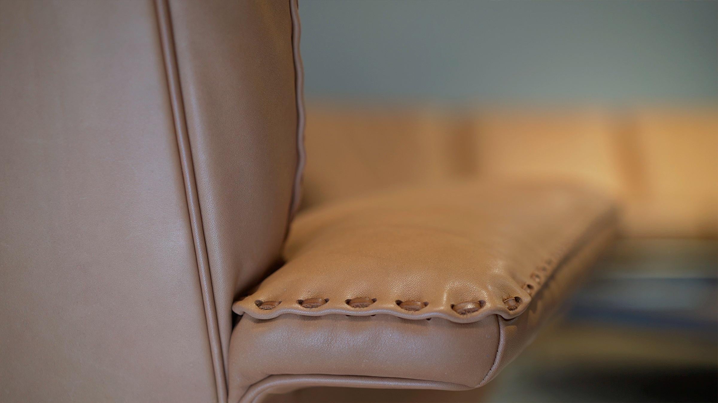 https://a.1stdibscdn.com/de-sede-ds-31-high-backrest-chair-in-off-white-leather-by-antonella-scarpitta-for-sale-picture-5/f_16392/f_485494021769608728080/5_master.jpg